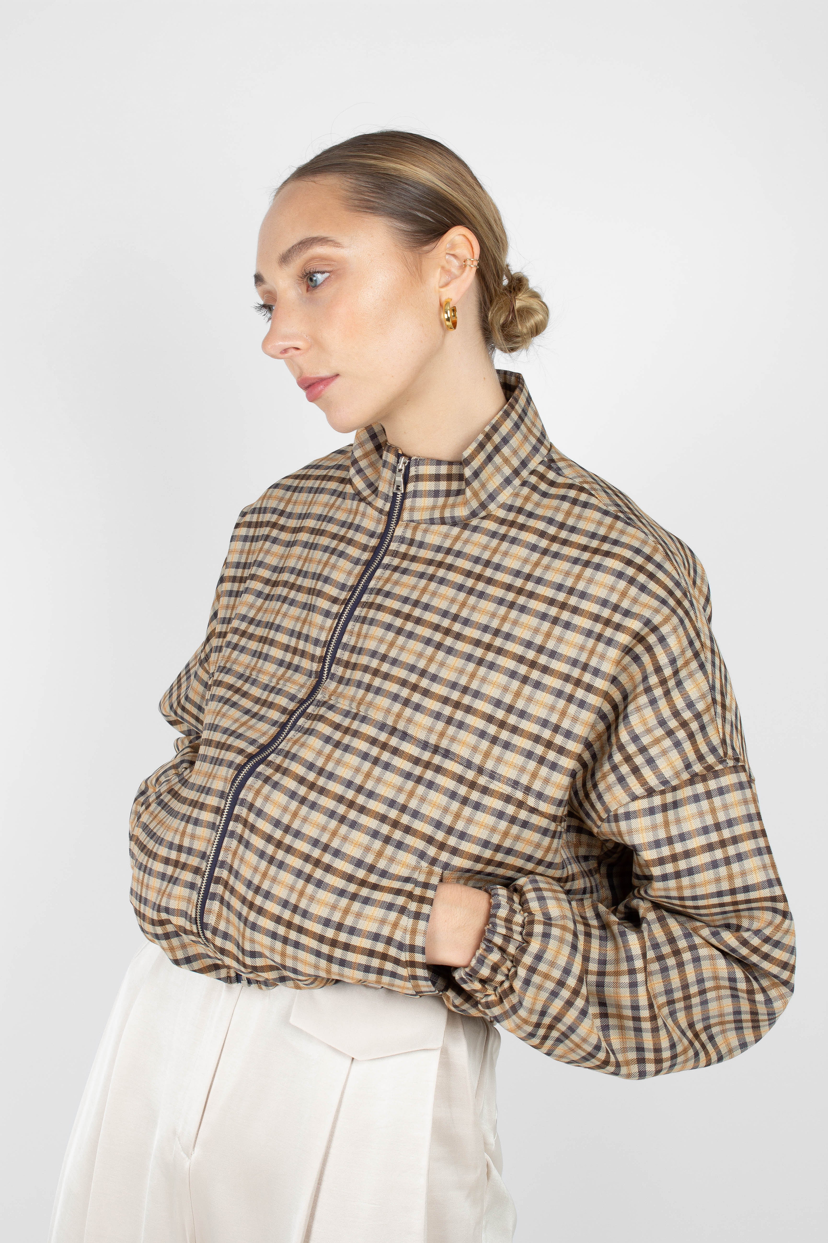 Beige checked zip up blouson jacket_8
