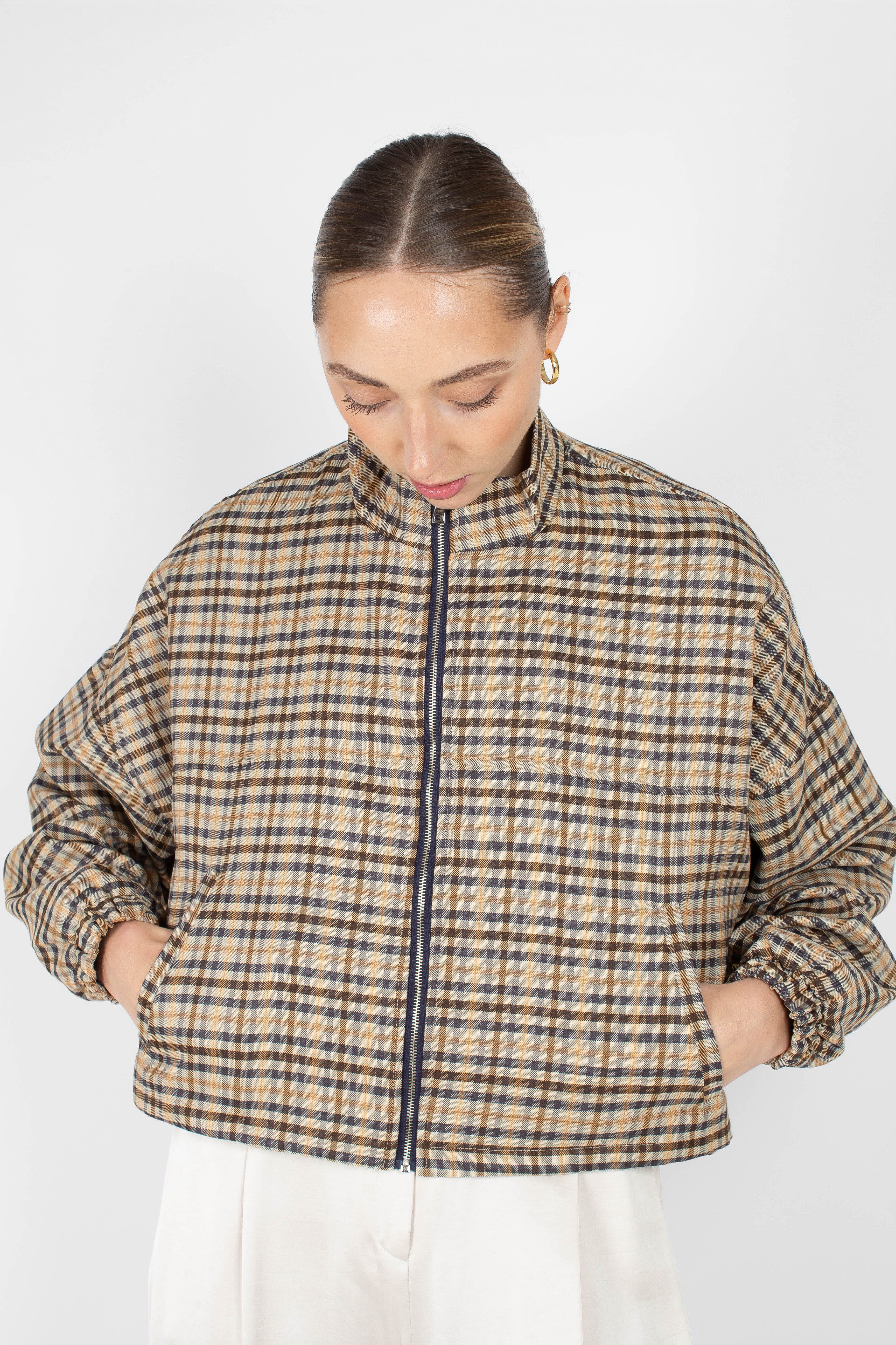 Beige checked zip up blouson jacket_4