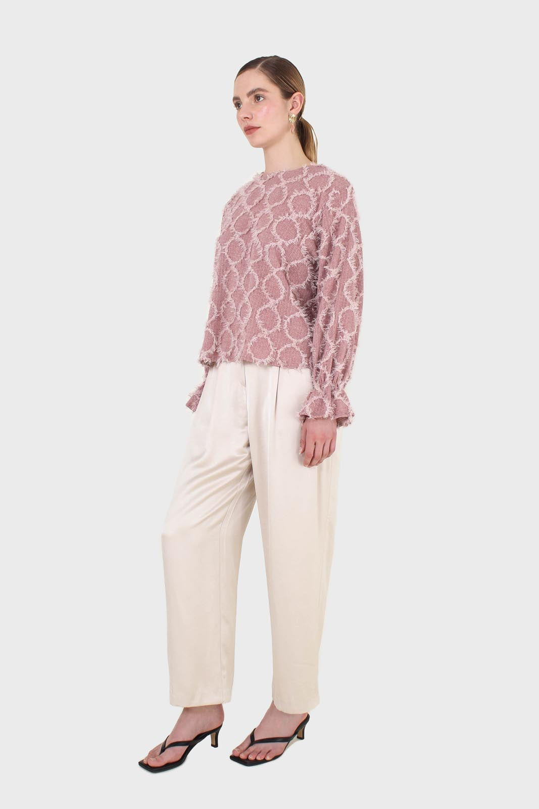 Pale pink cross tuft pattern blouse_4