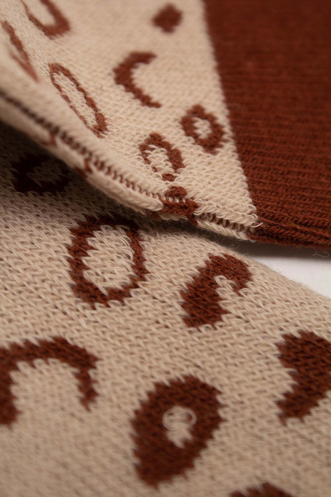 Beige and brown leopard outline socks_2