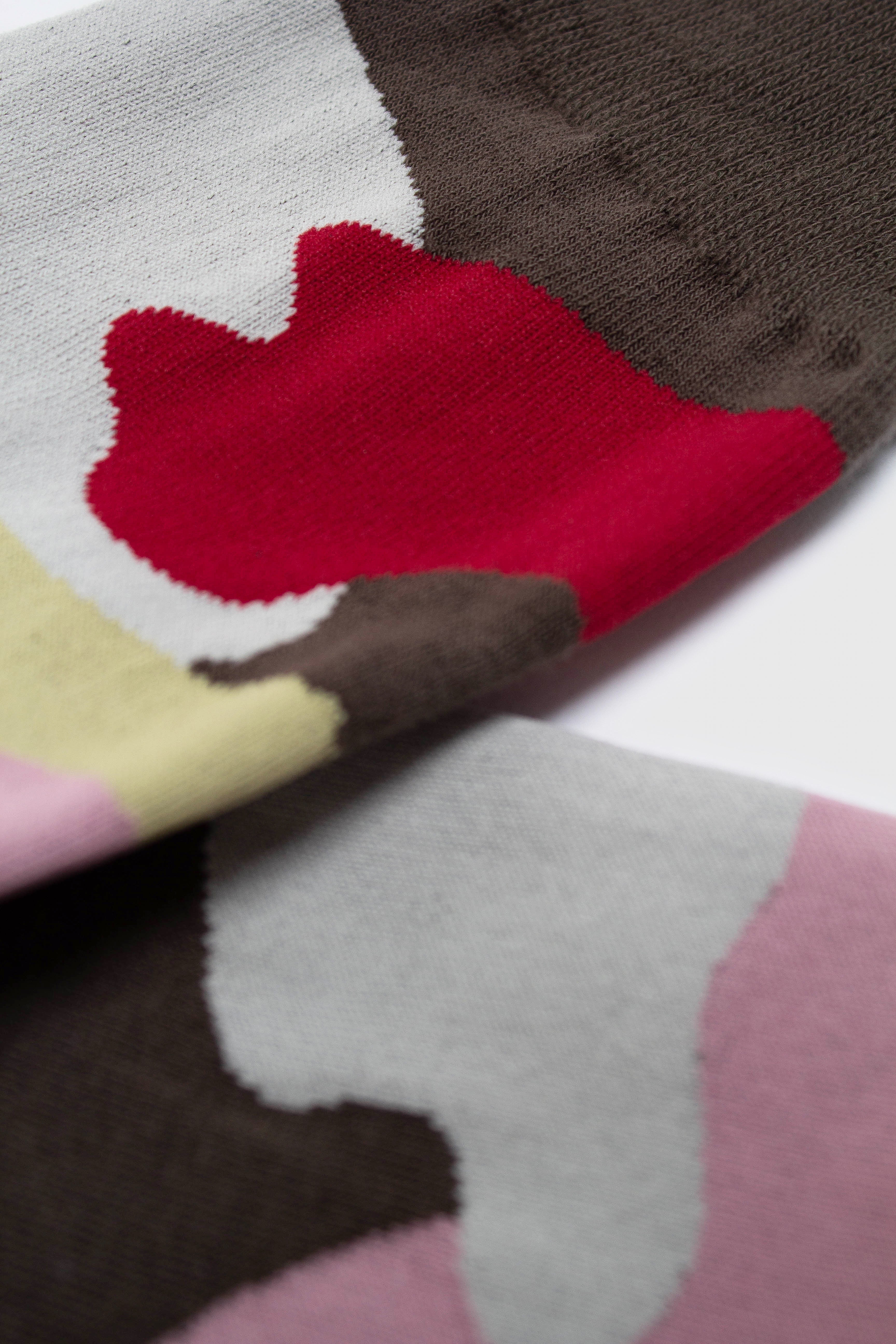 Khaki and red abstract print socks_2