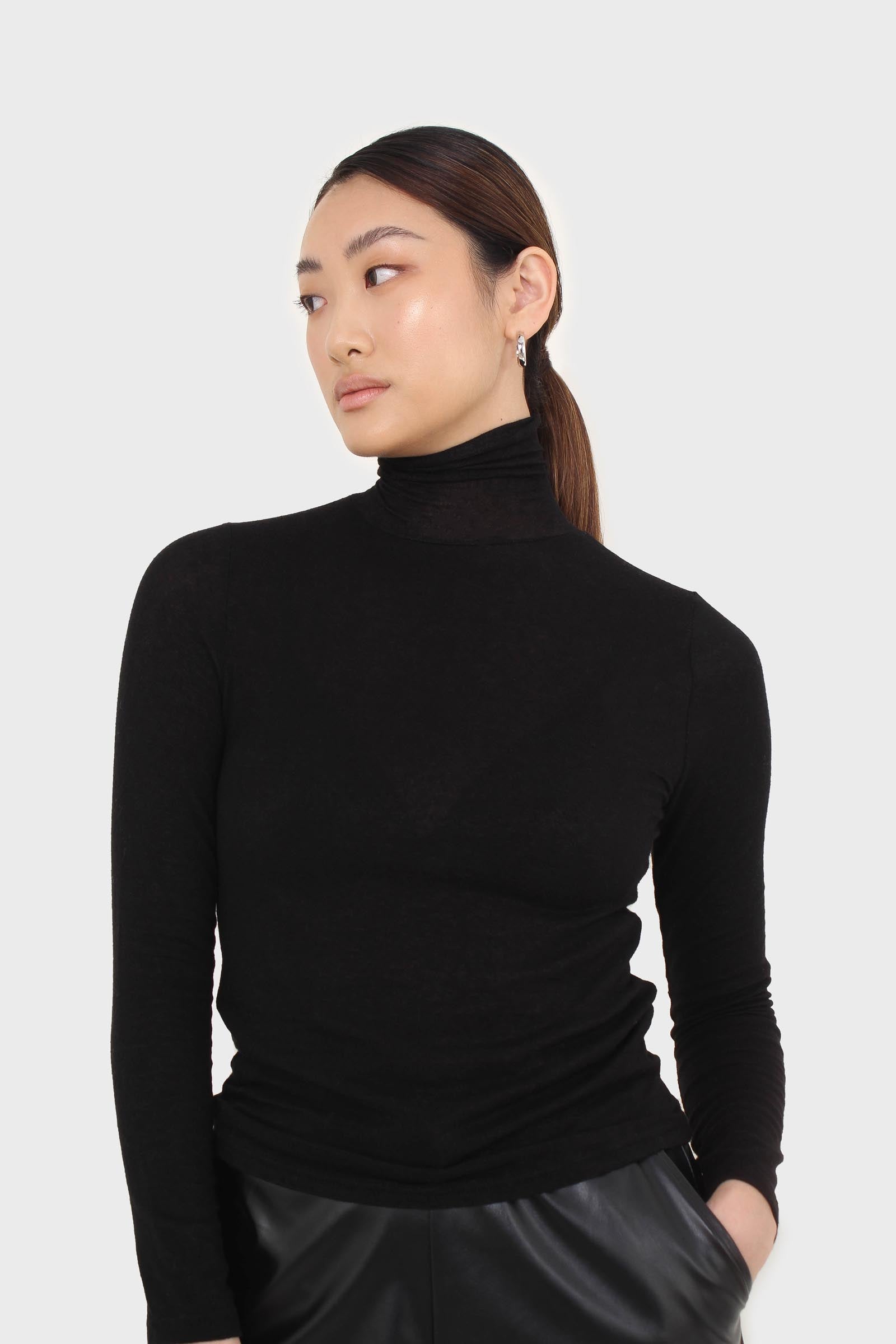 Black wool blended thin turtleneck top_1