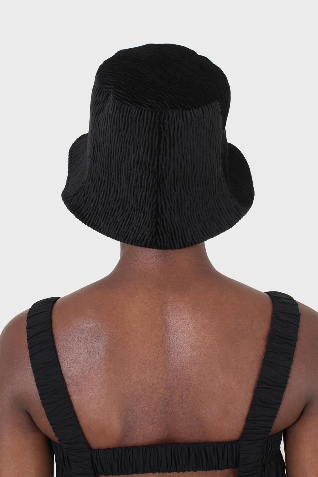 Black wrinkle velvet reversible bucket hat_4