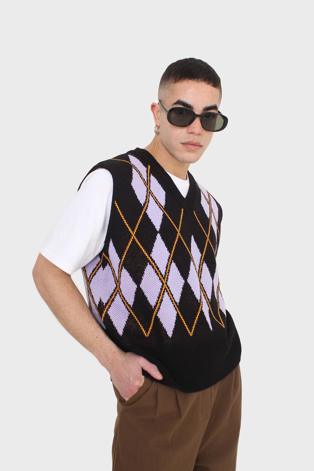 Black and lilac argyle sweater vest_4