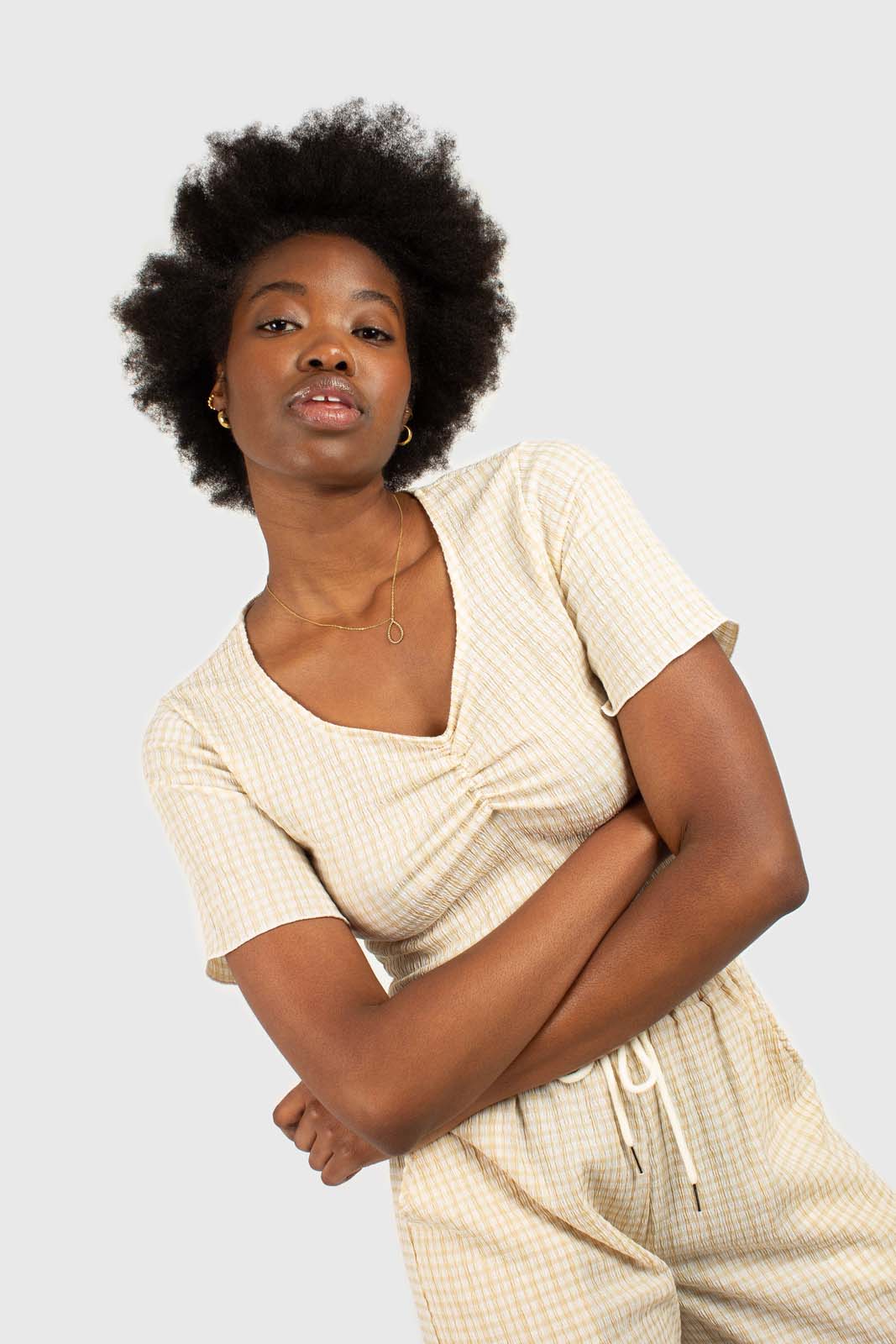 Beige gingham ruched neck tee_4