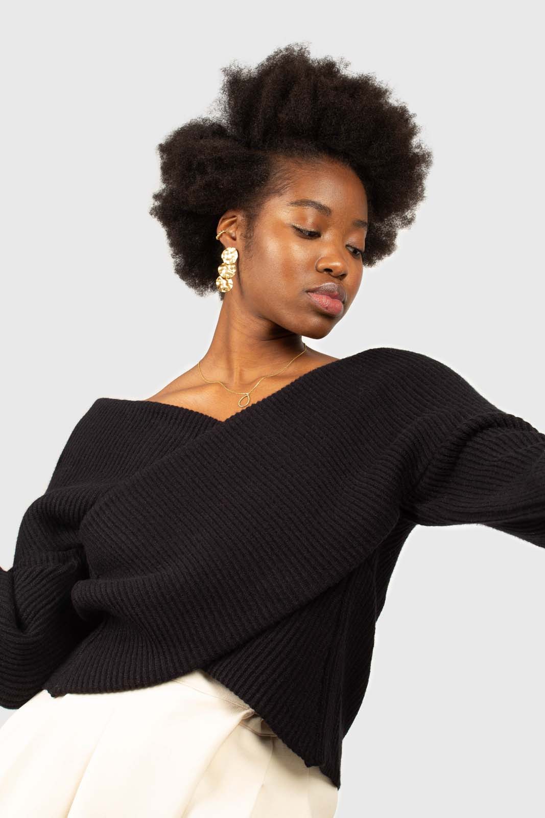 Black cross front panel knit top_4