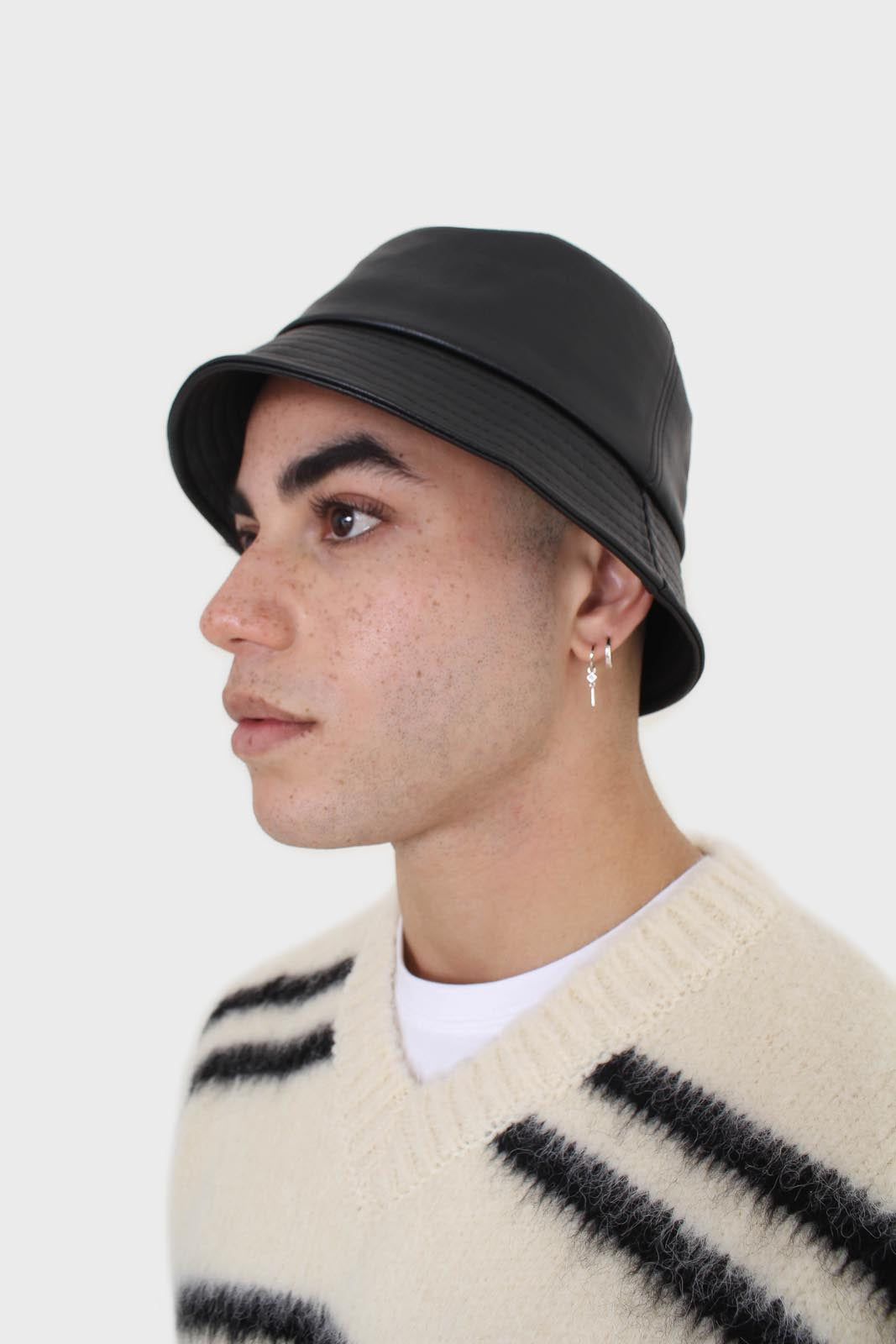 Black vegan leather bucket hat_3