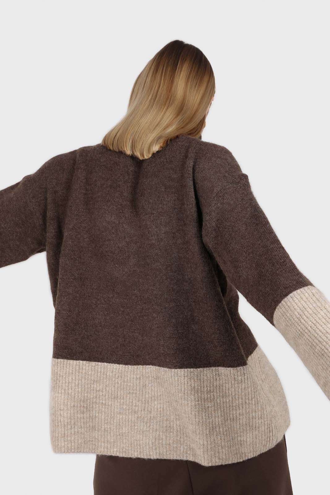 Brown and beige colorblock front slit jumper_5