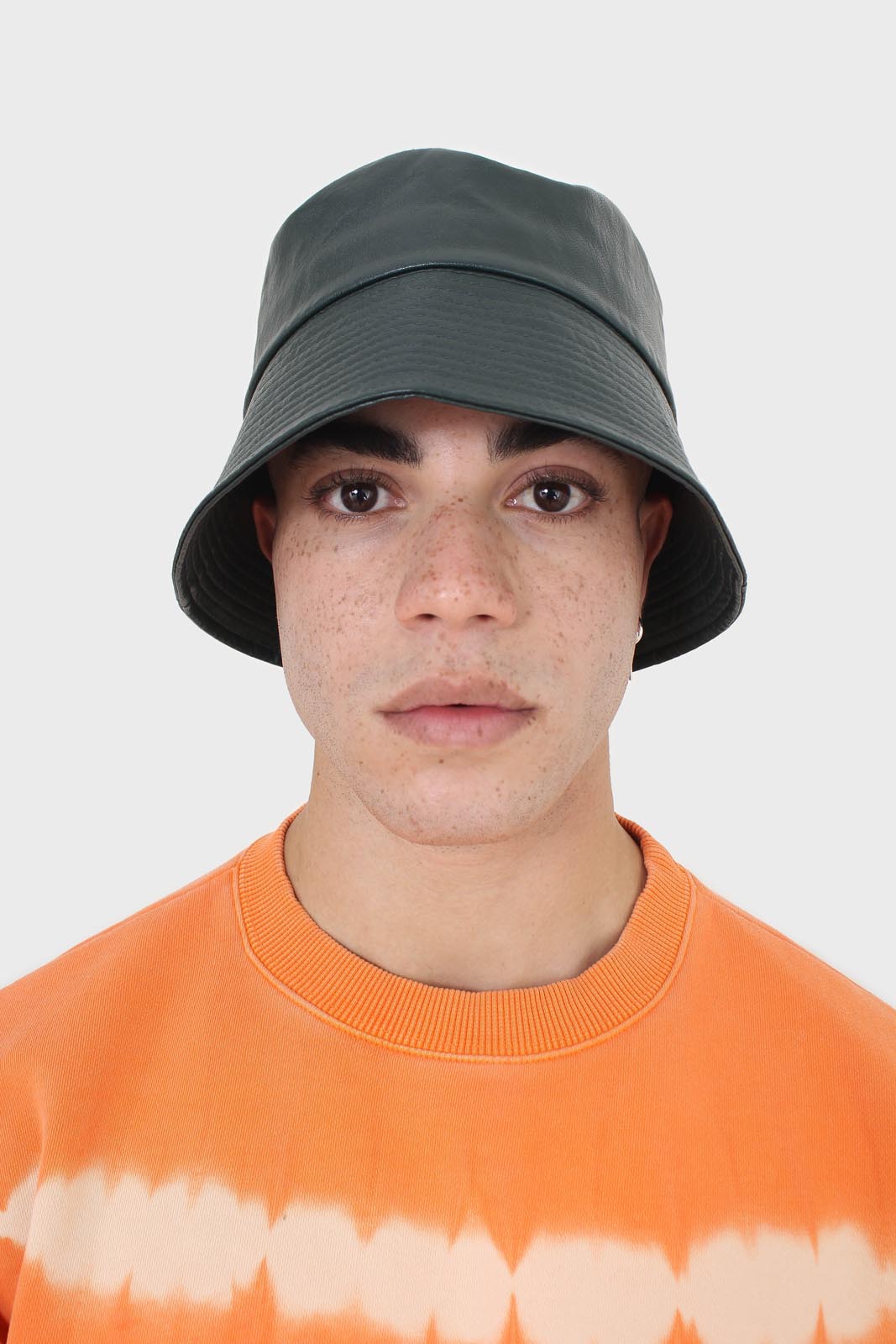 Green vegan leather bucket hat_1