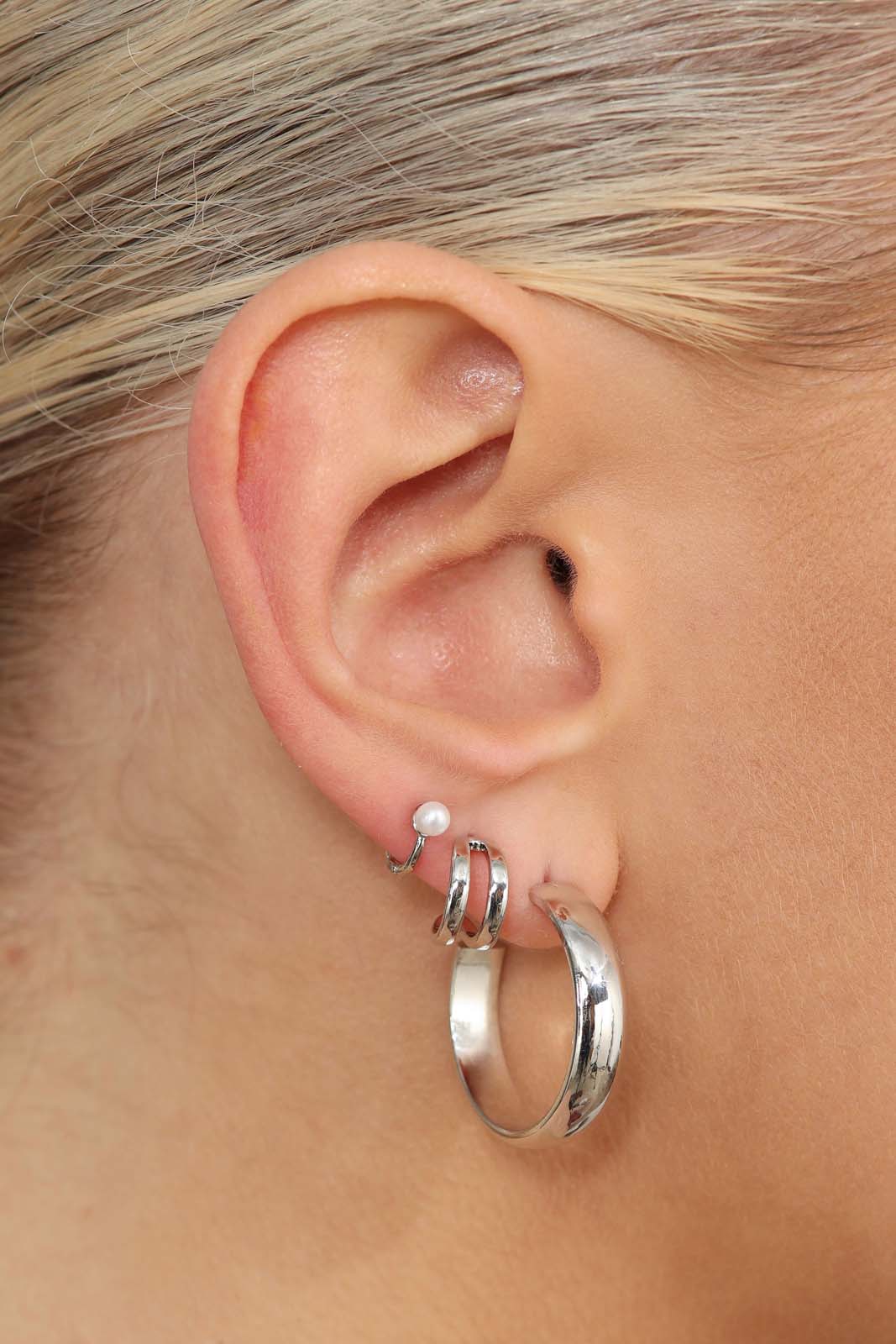 Silver dangling pearl single huggie earring - 4mm_2
