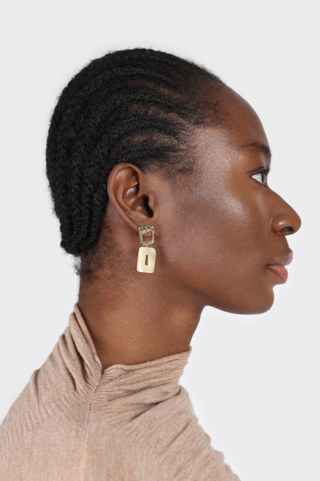 Dark beige wrinkle tier mock neck knit top_5