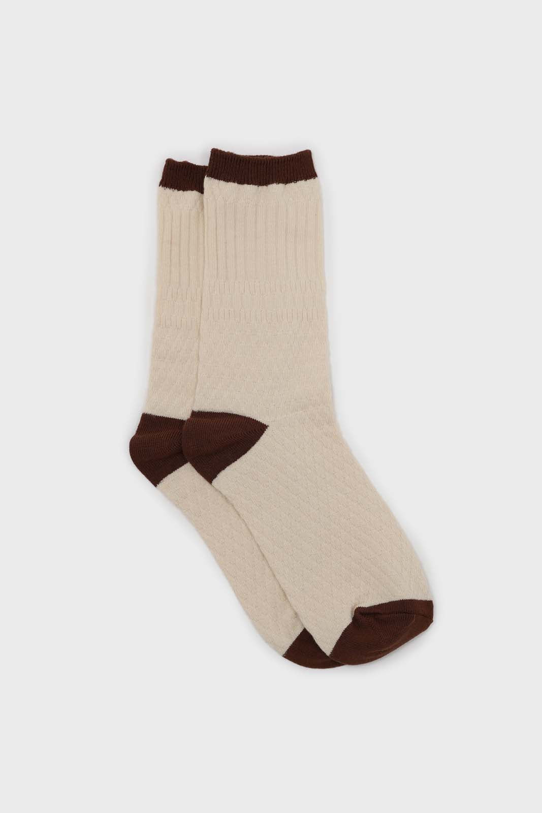 Ivory textured diamond brown trim socks_1