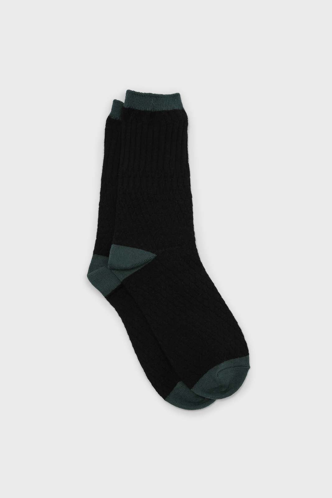 Black textured diamond green trim socks_1