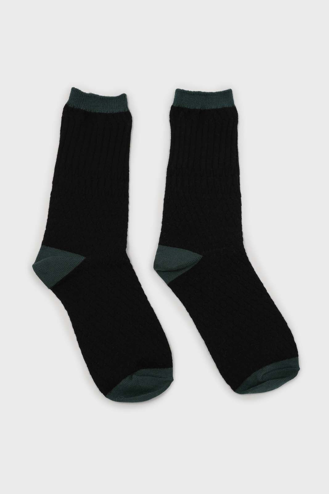 Black textured diamond green trim socks_4