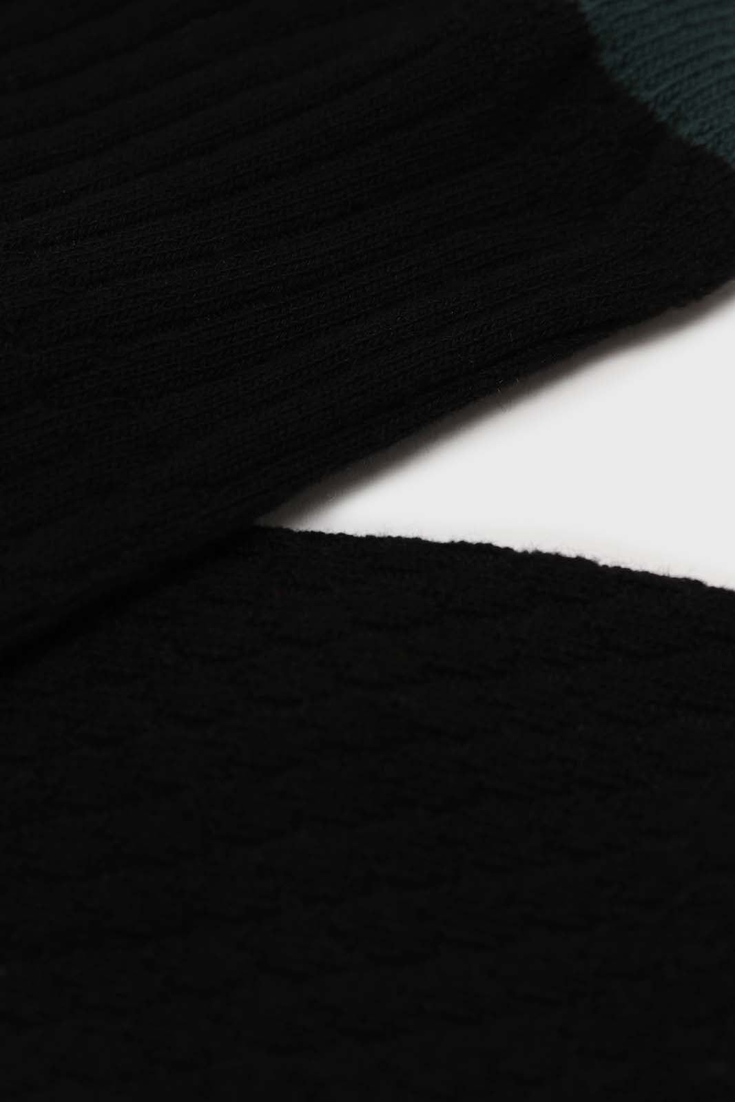 Black textured diamond green trim socks_2