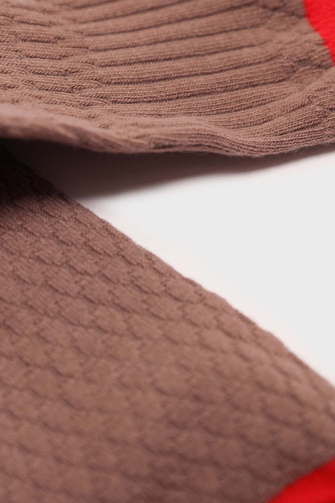 Beige textured diamond coral trim socks_2