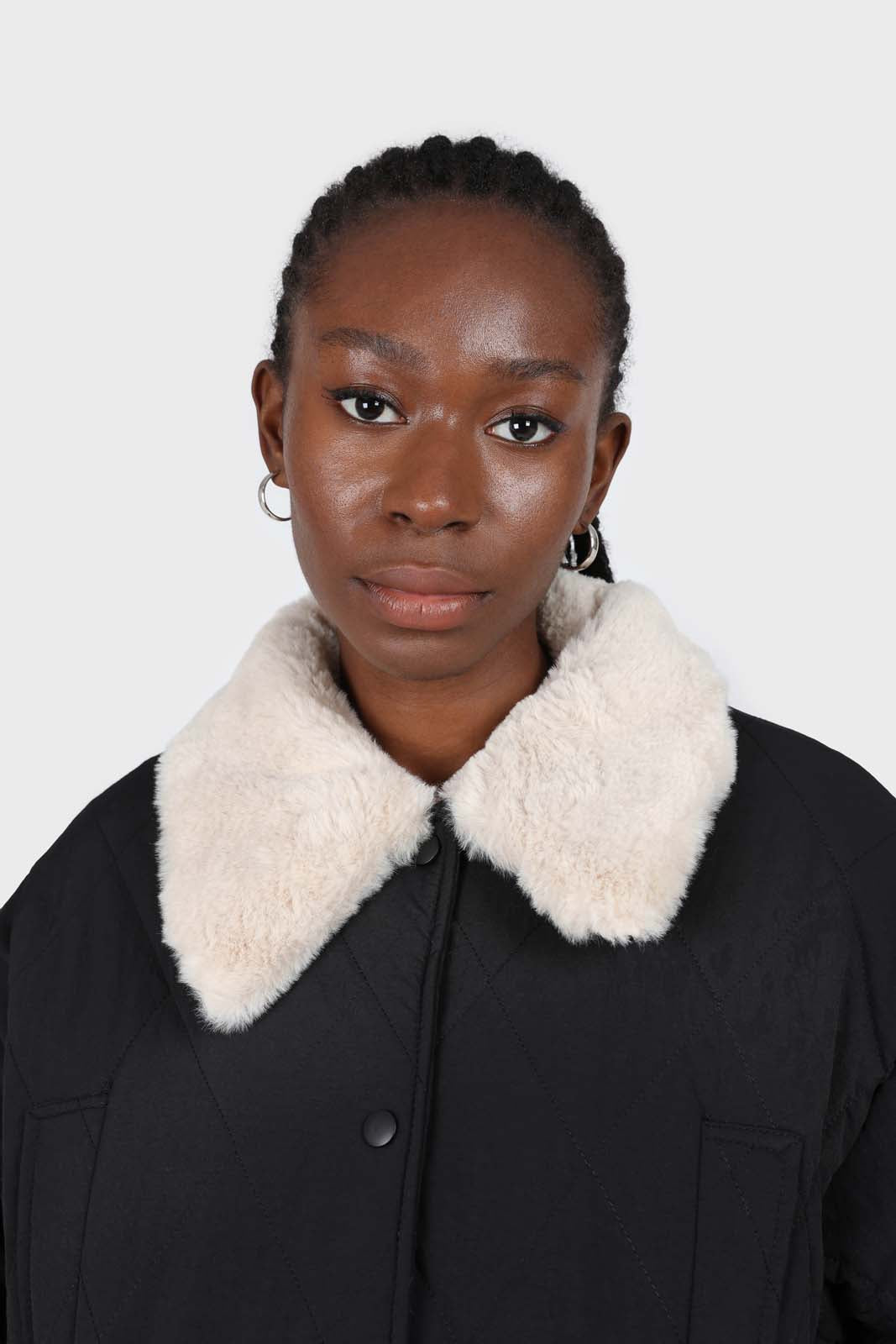 Black and ivory fuzzy pointed collar quilted jacket_4
