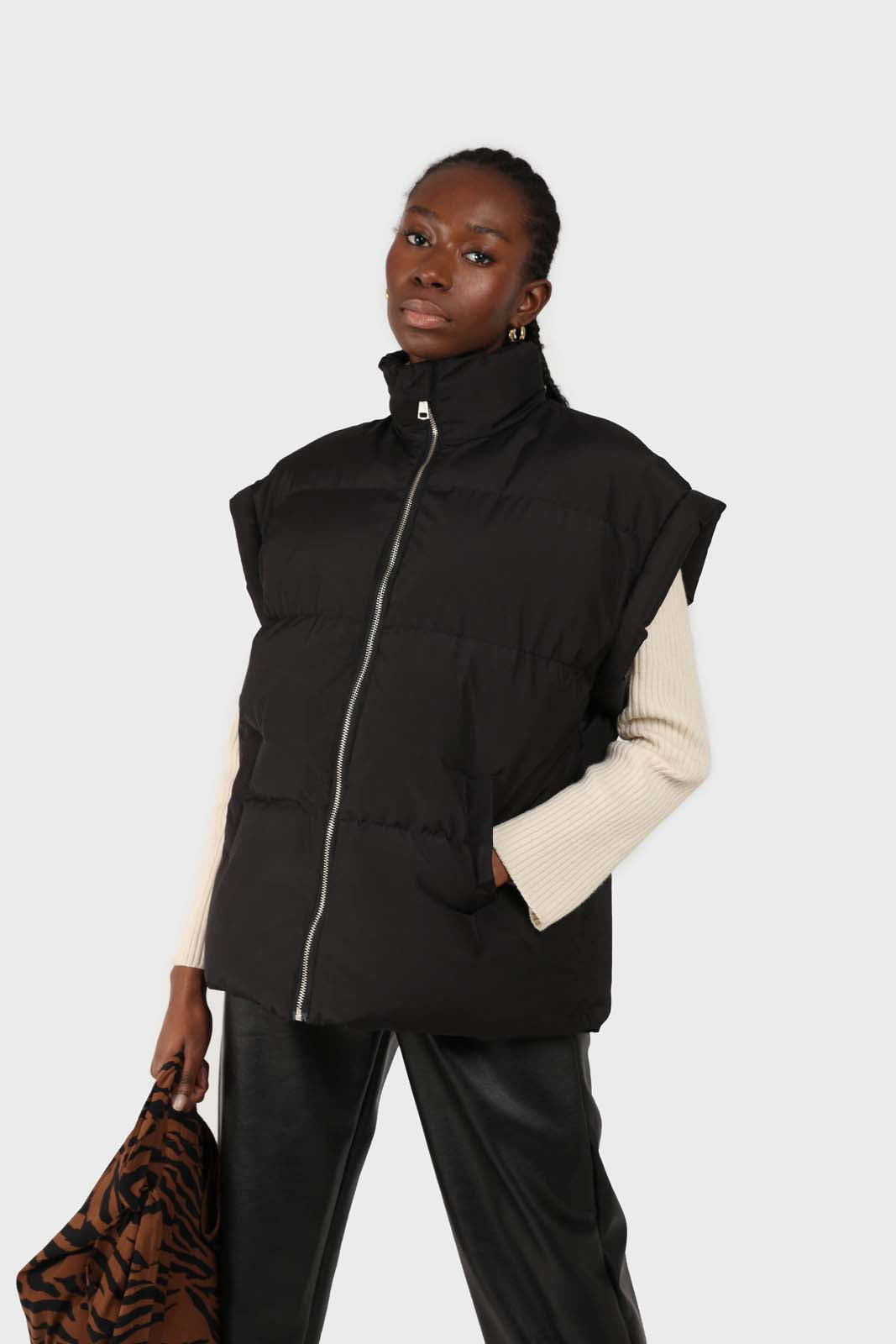 Black quilted zip up gilet_11