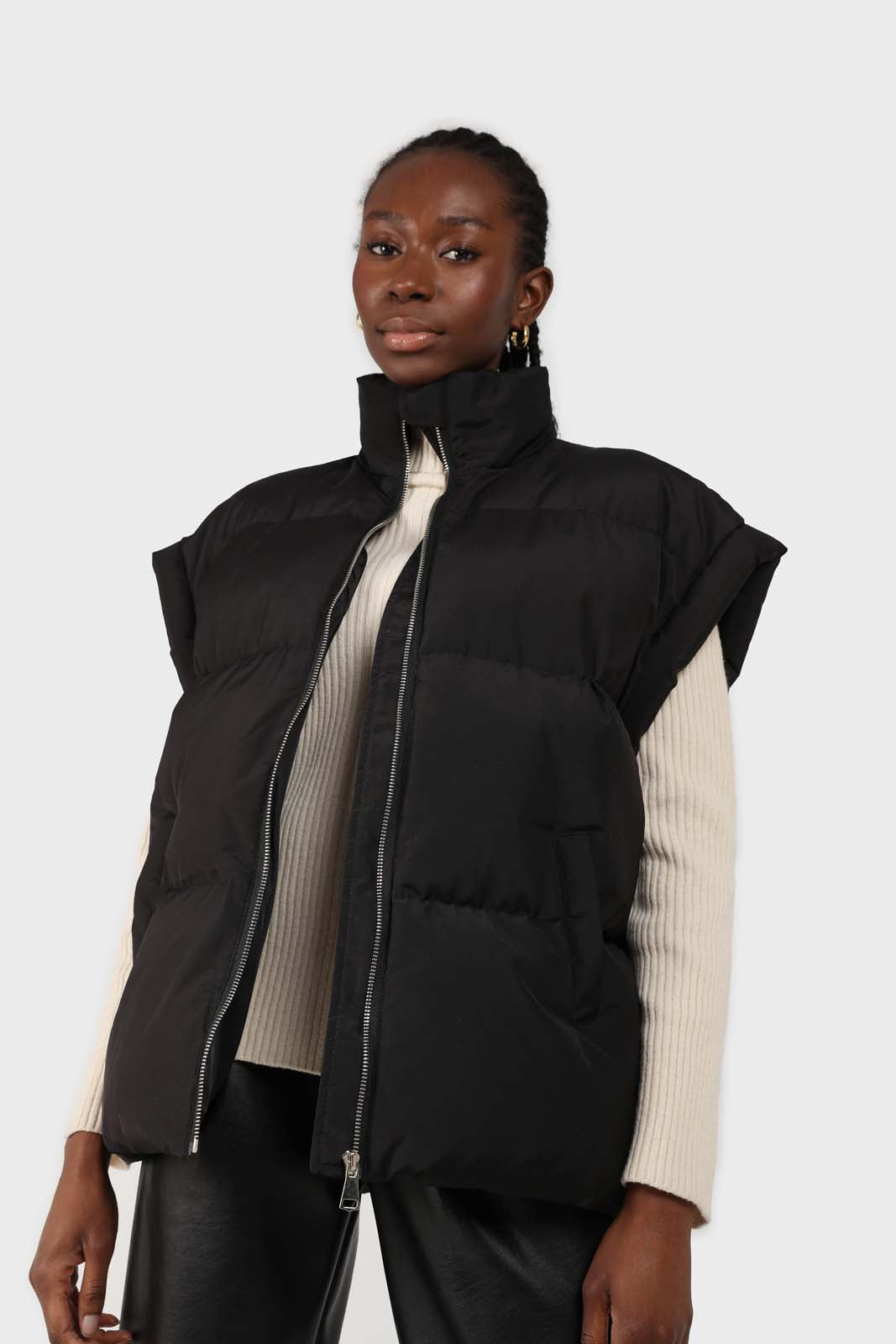 Black quilted zip up gilet_12