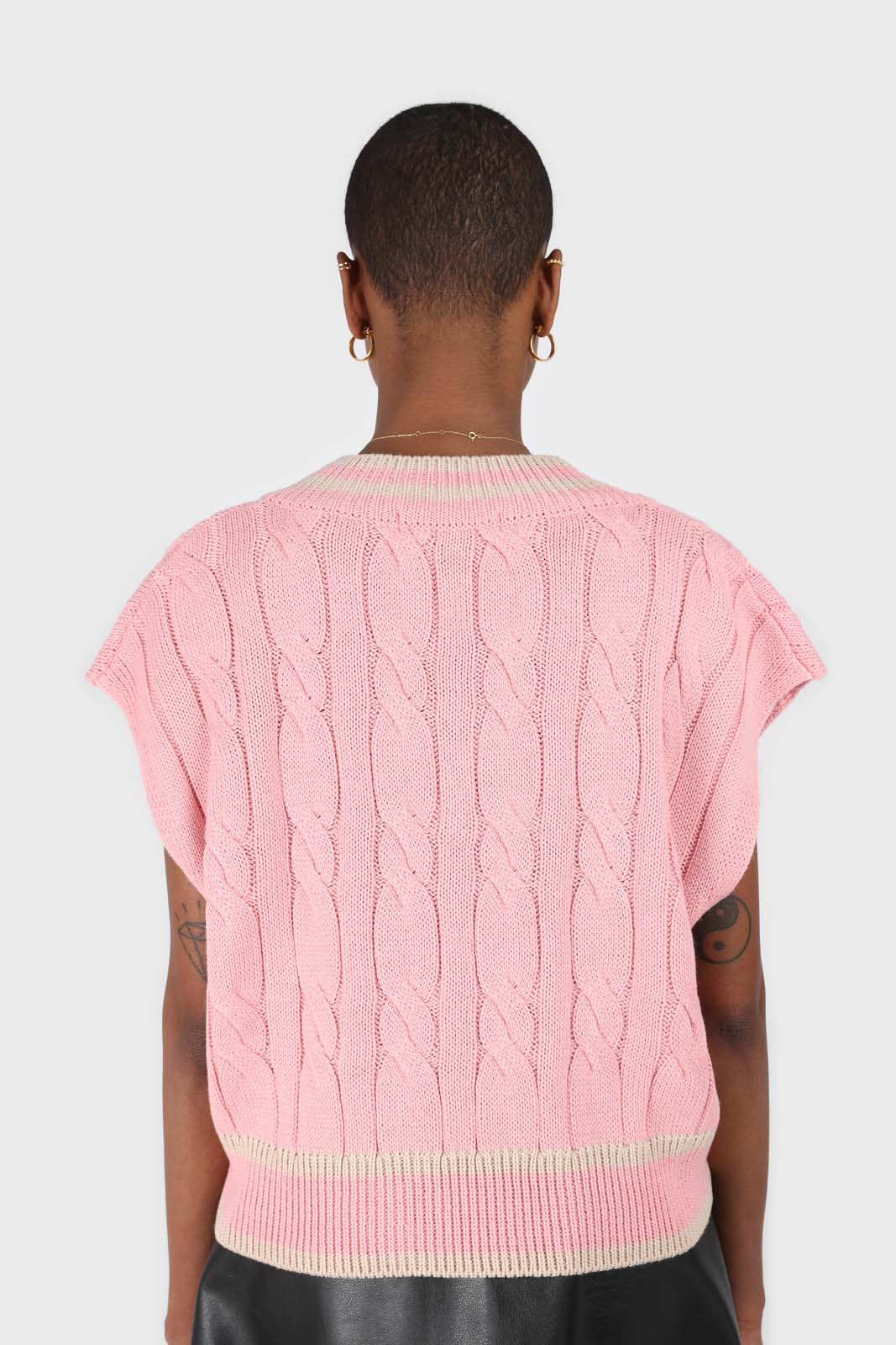 Pink and beige varsity trim cableknit vest_7