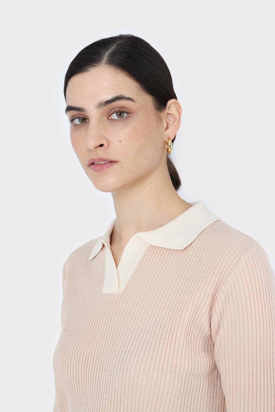 Beige and white contrast collar knit top_5