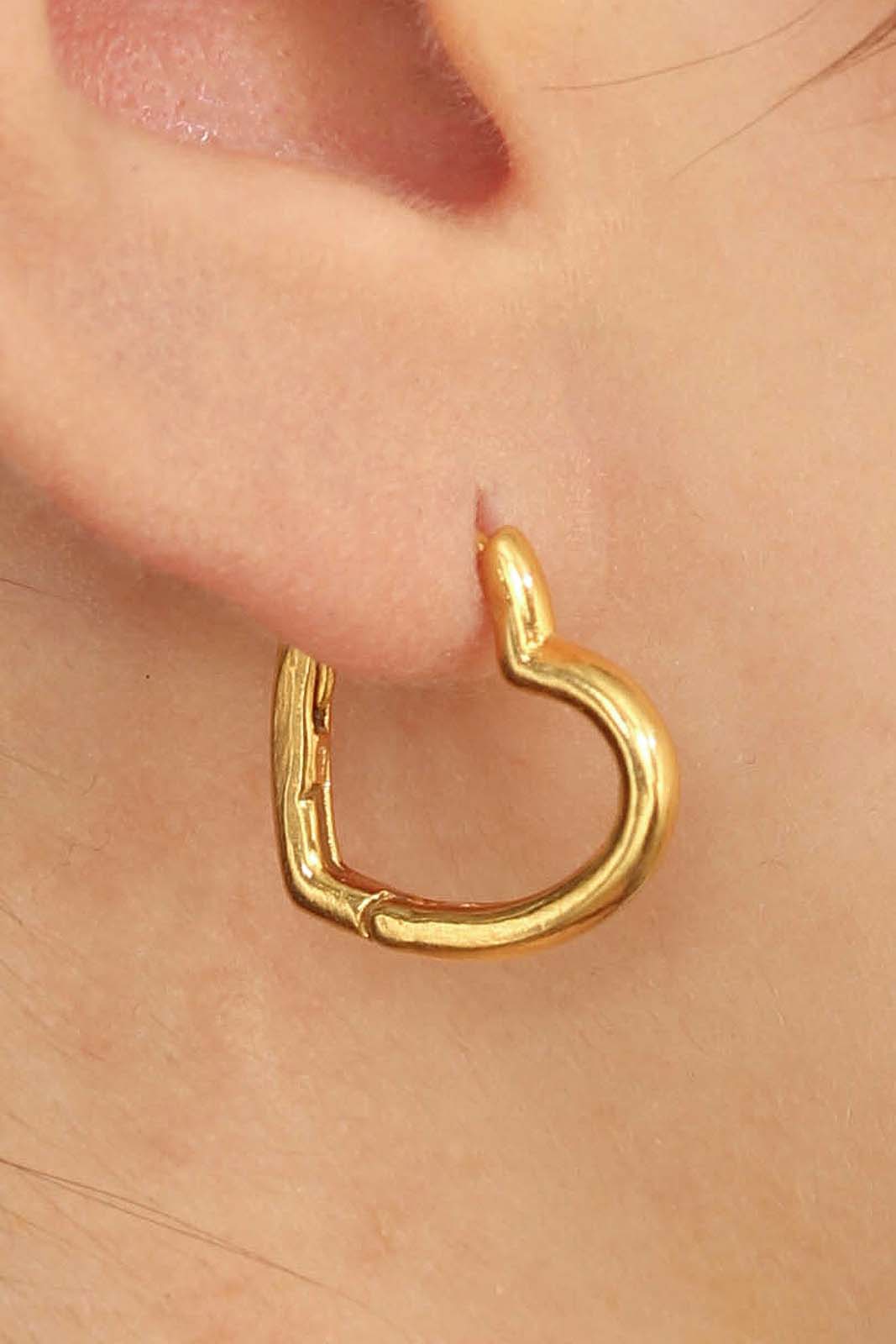 Gold small heart hoop earrings_3