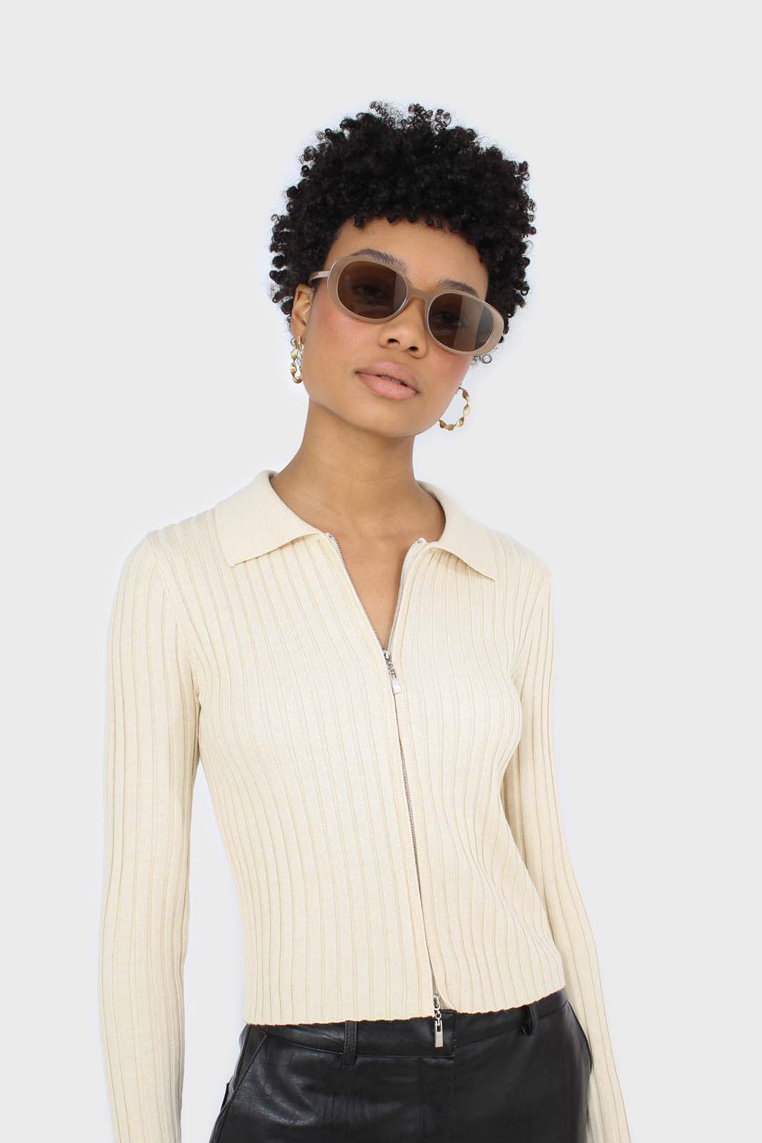 Light beige zip up fitted knit top_1