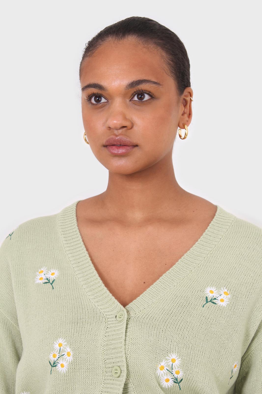 Green embroidered daisies cardigan_2