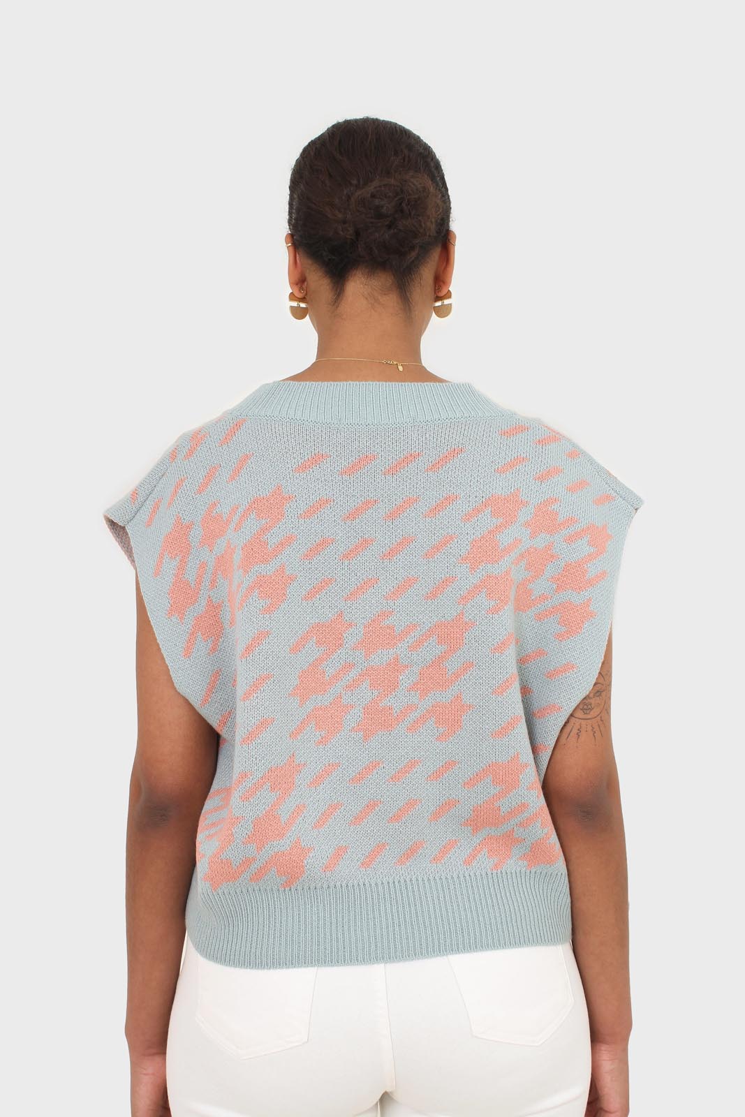 Blue and pink giant houndstooth sweater vest_2