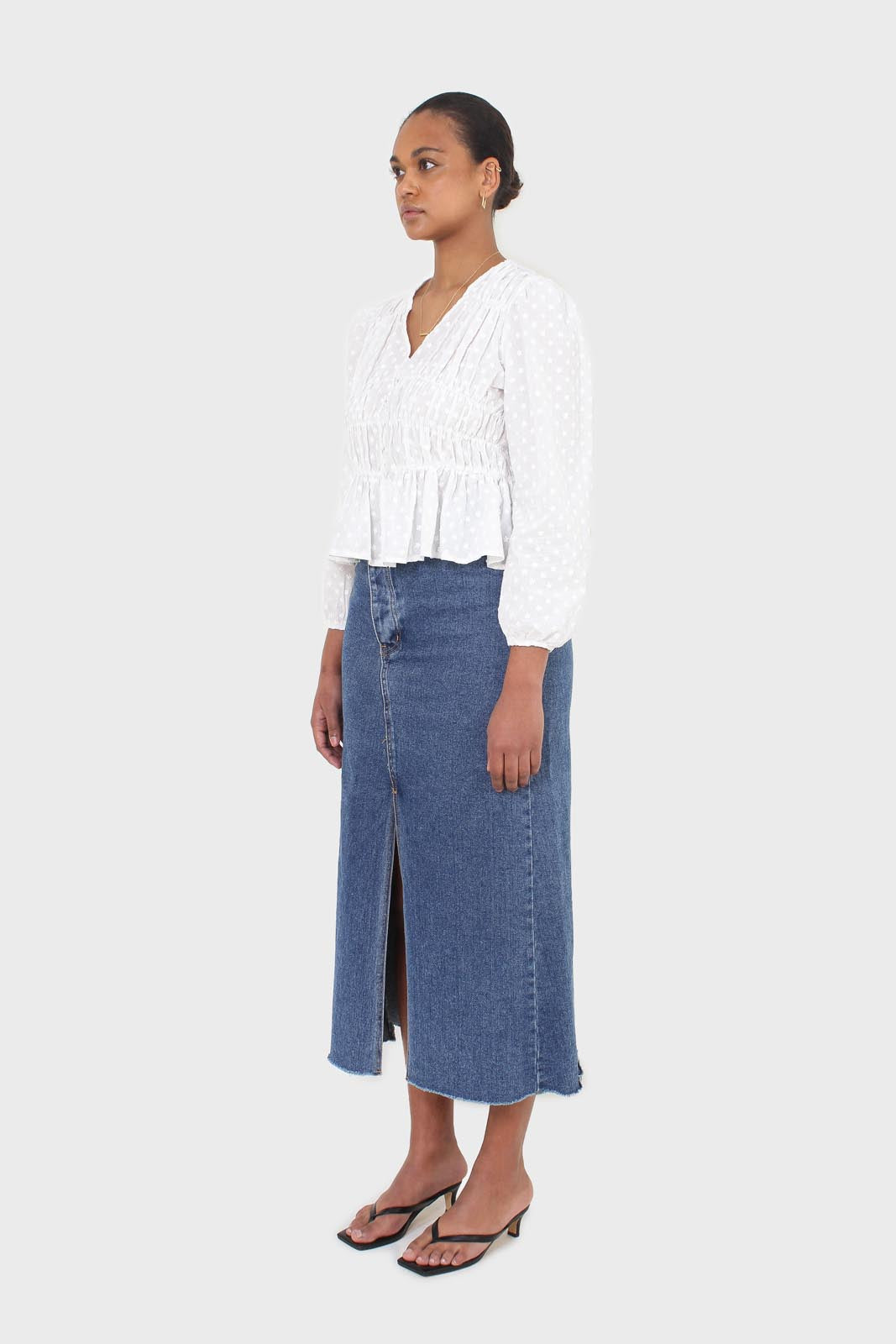 White embroidered floral blouse_4