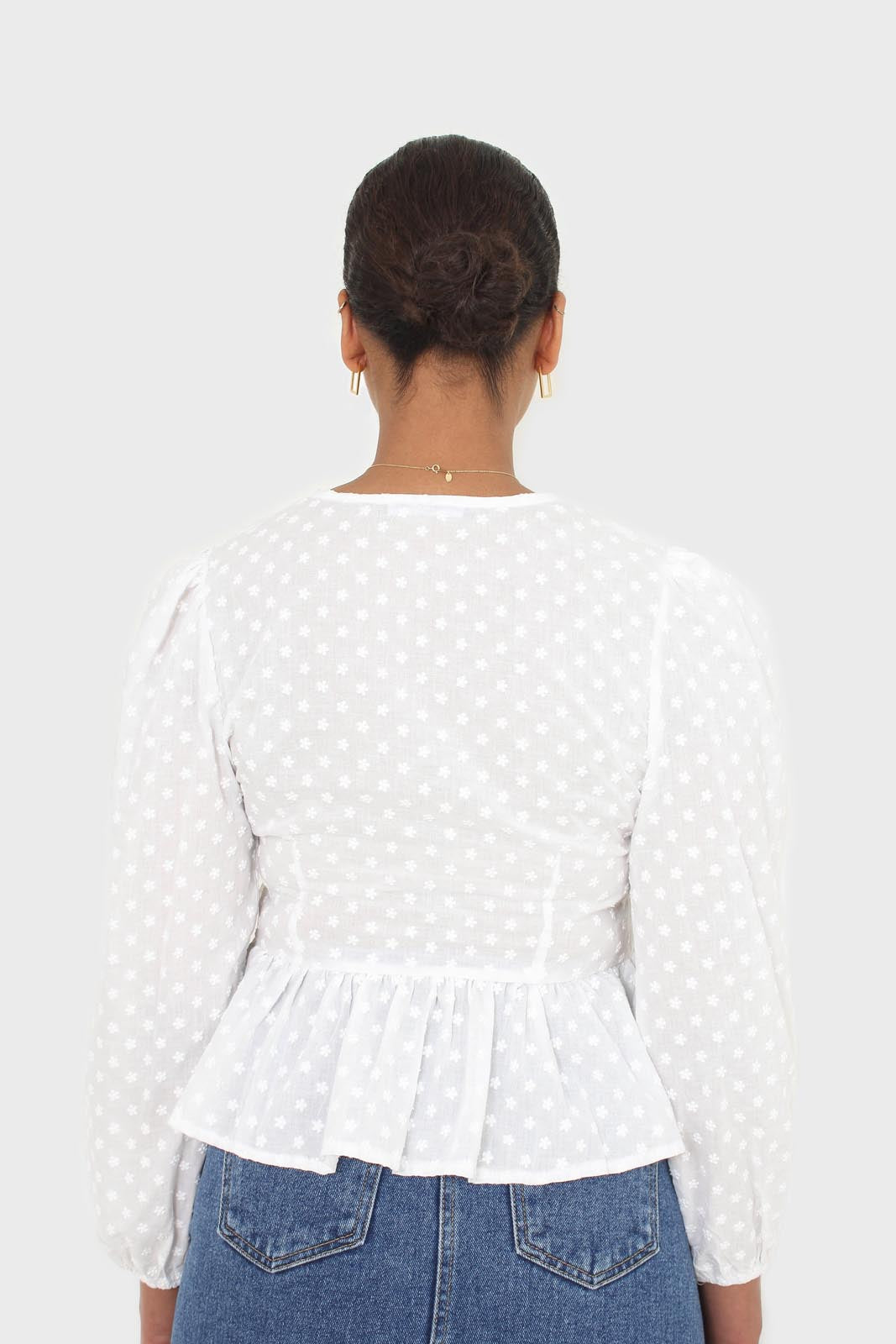 White embroidered floral blouse_2