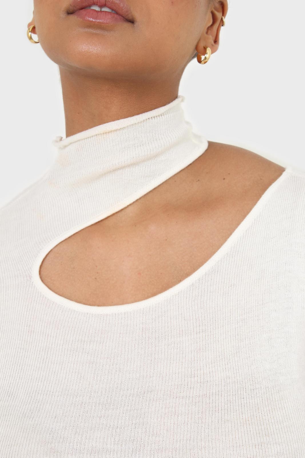 Ivory large cut out fitted knit turtleneck_6