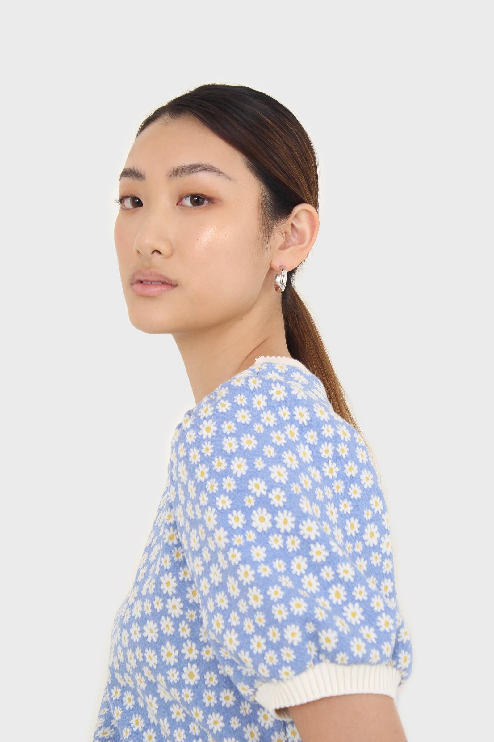 Blue and white daisies short puff sleeved top_2