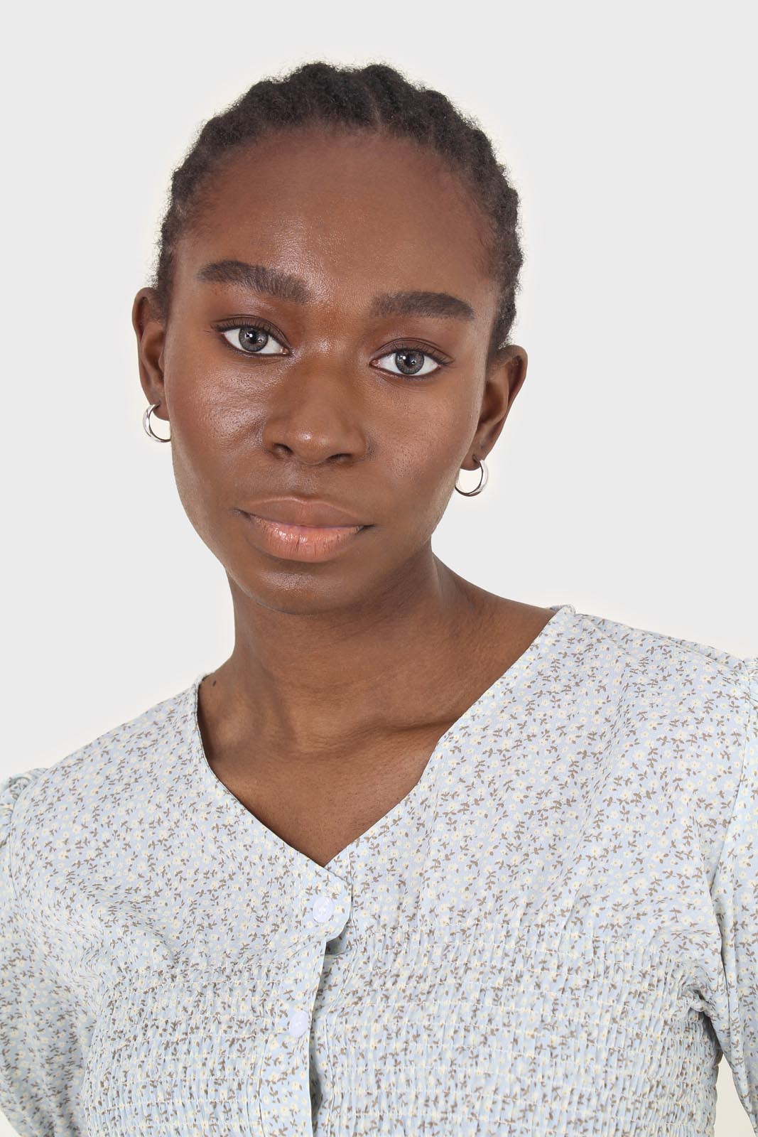 Pale blue tiny floral smocked blouse_4