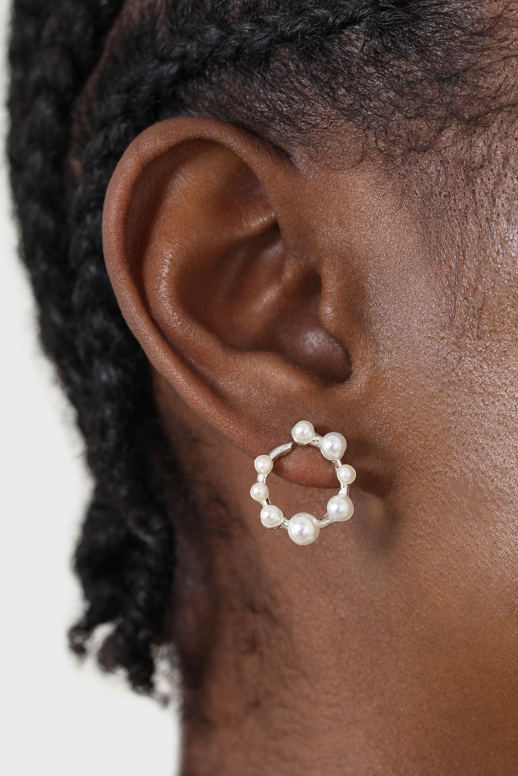 Silver dot pearls earrings_4