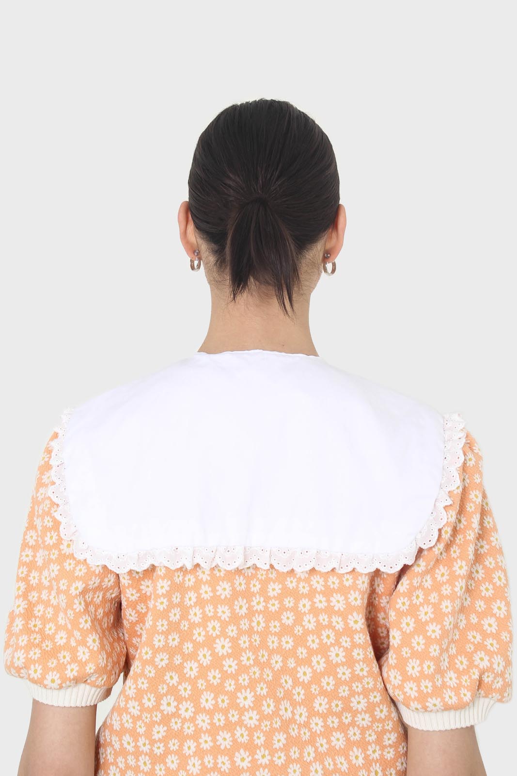 White eyelet trim detachable collar_4
