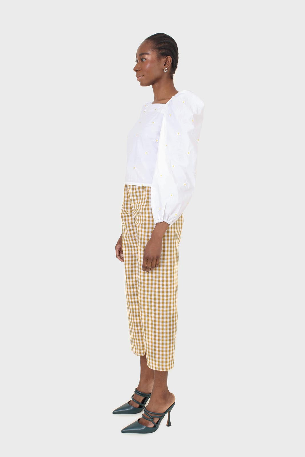White daisy embroidered top_5