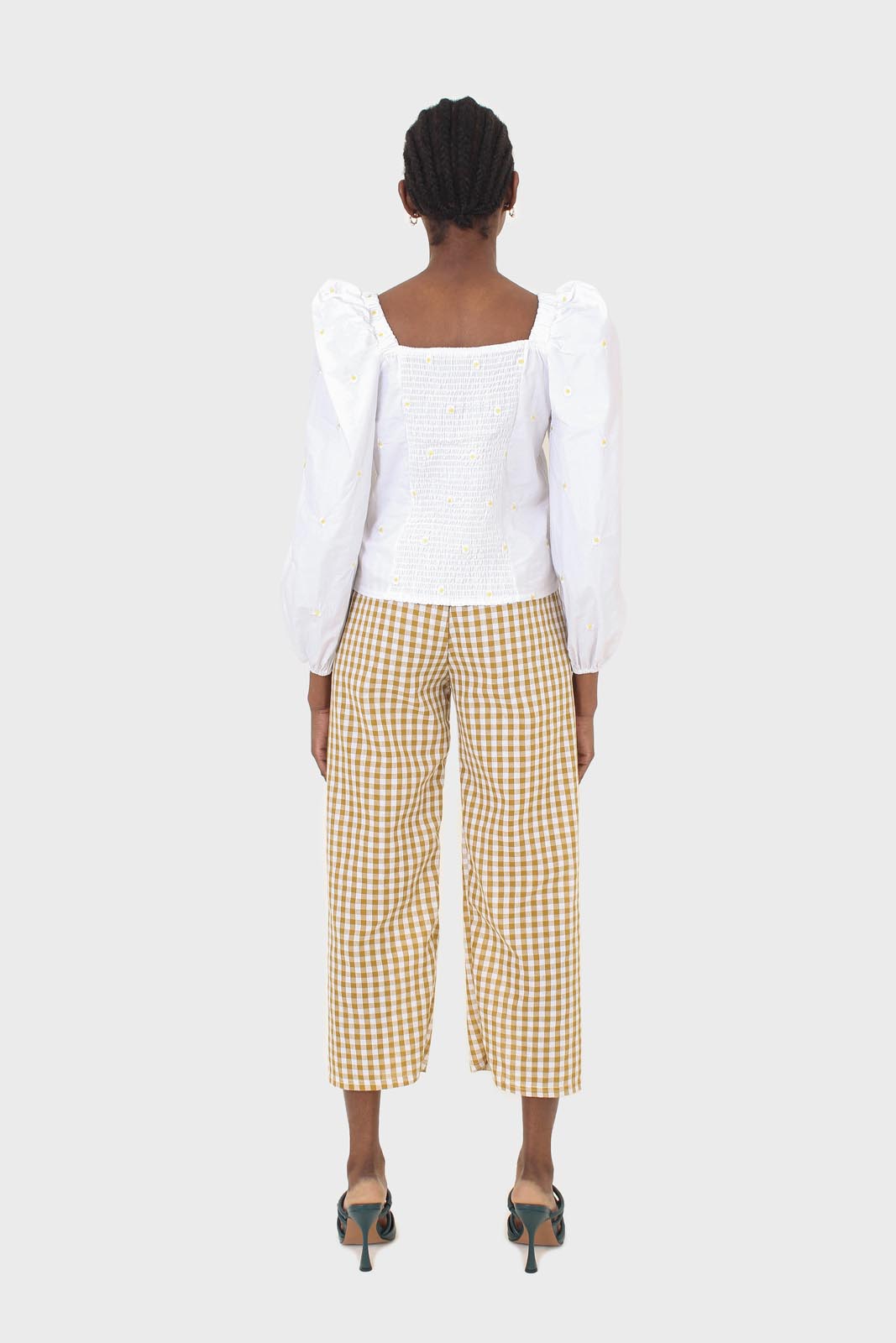 White daisy embroidered top_4