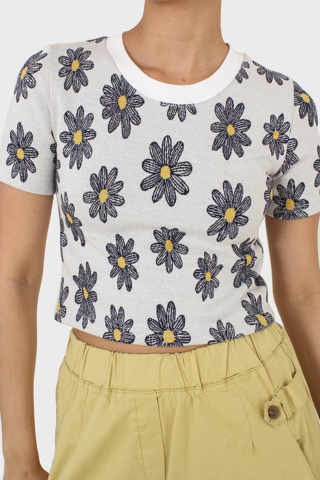 Ivory large daisy print cropped tee_2