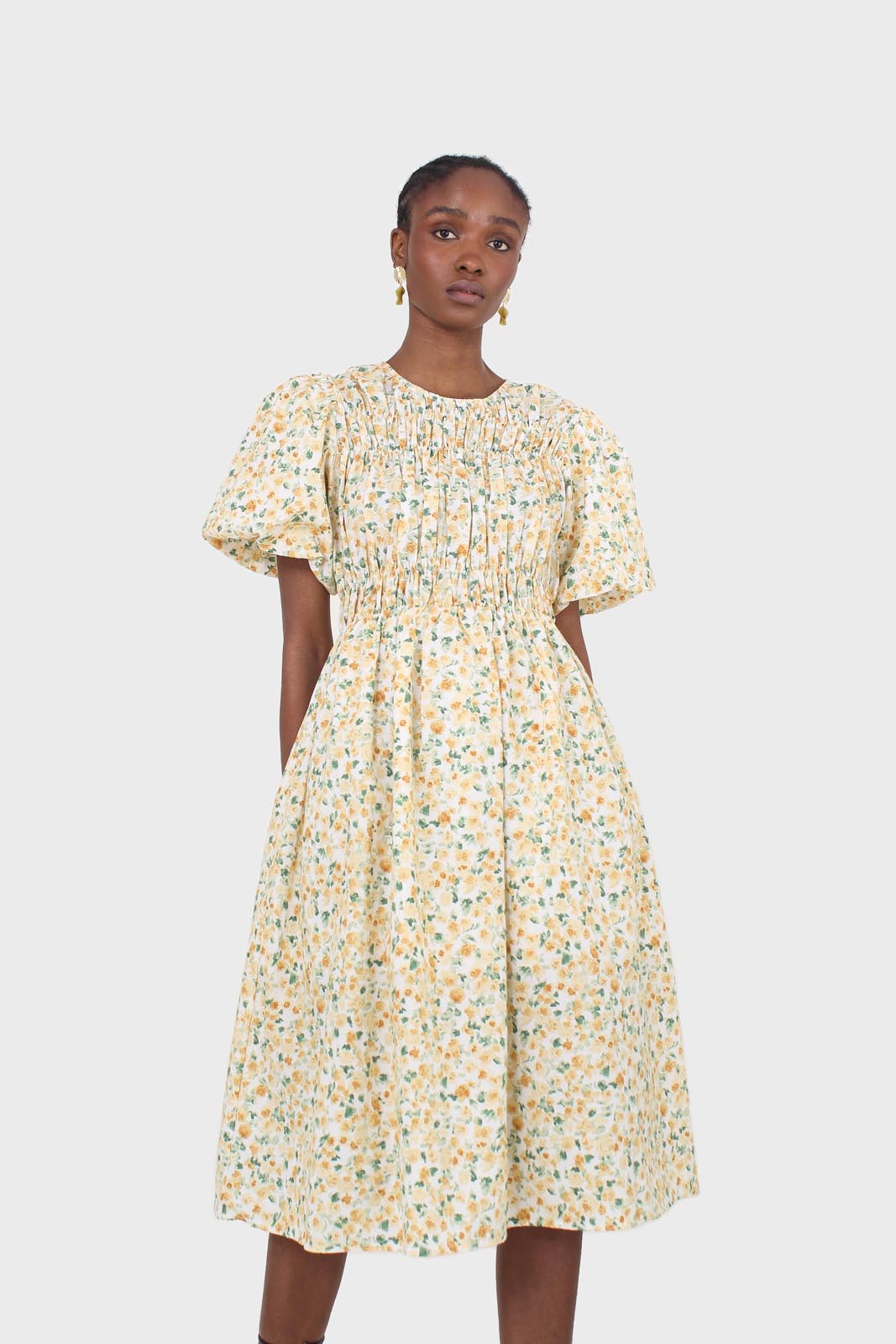 Ivory and orange tiny floral print ruched midi dress_11