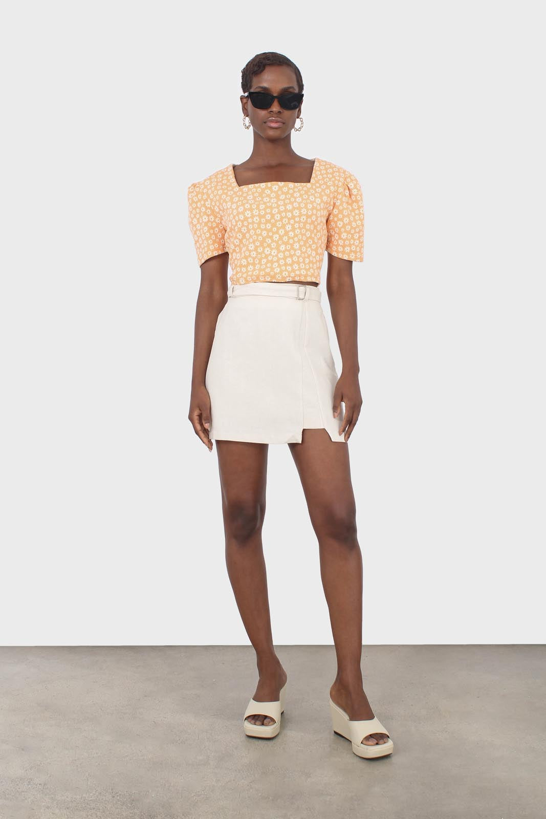 Orange daisies square neckline puff sleeve cropped top_2
