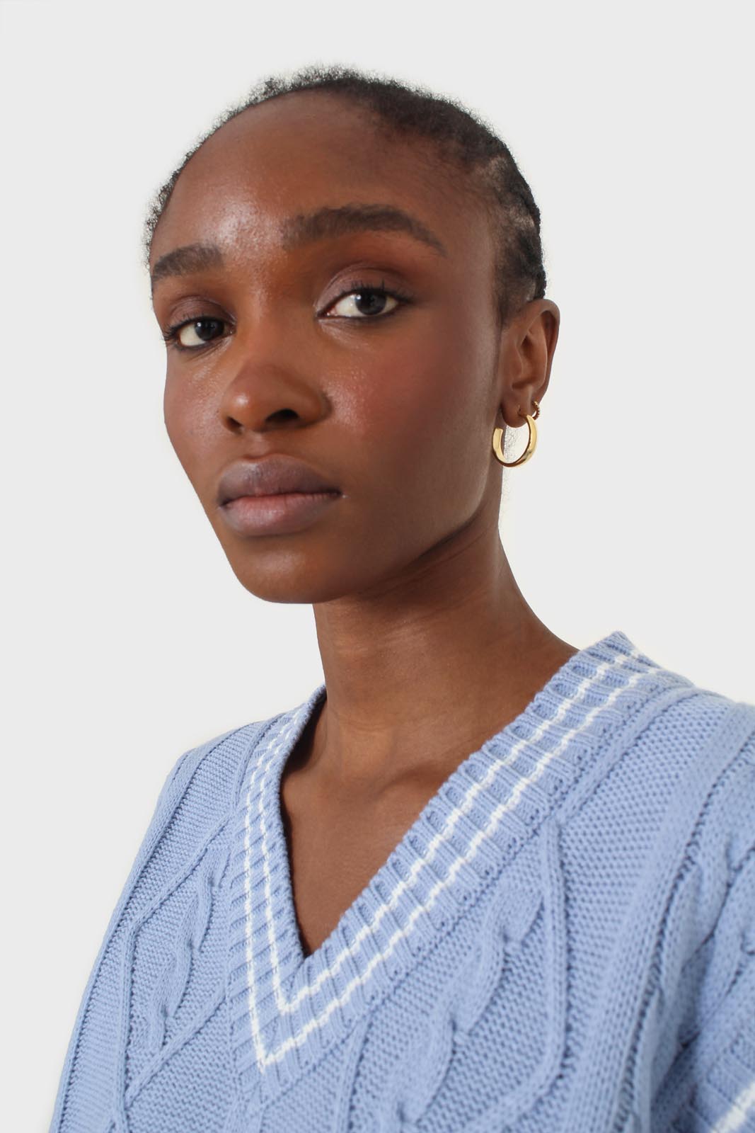 Light blue and white varsity cable sweater vest_10