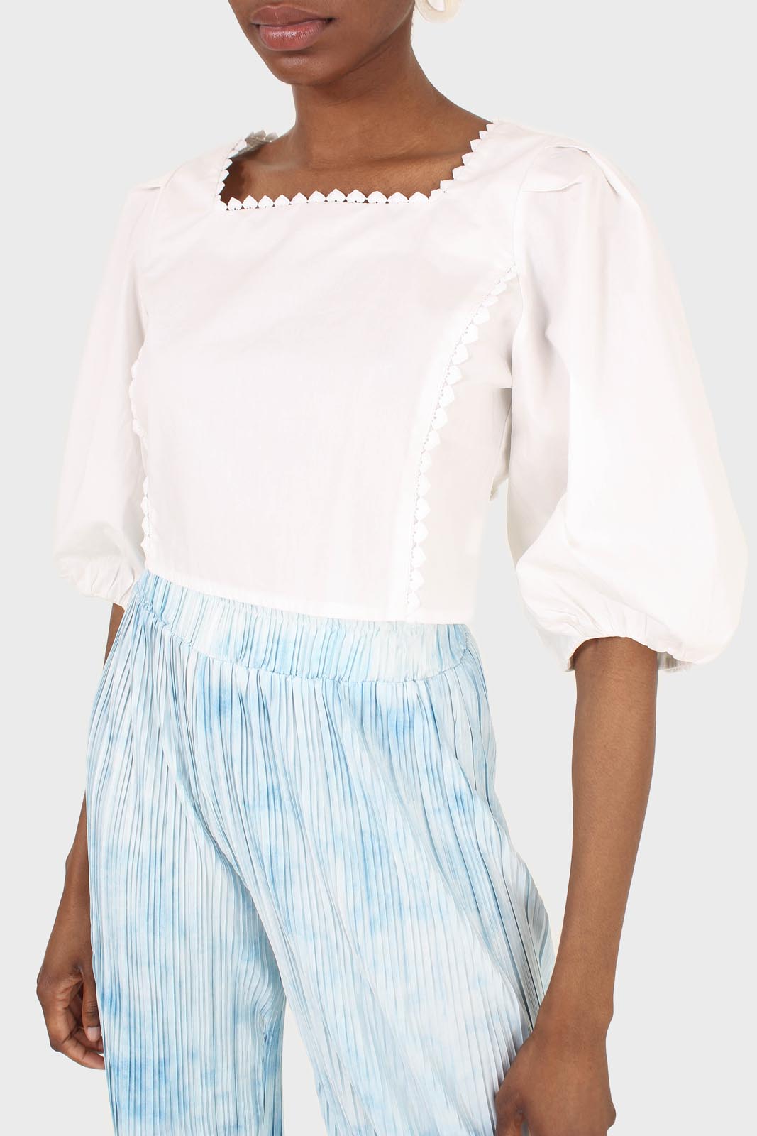 Ivory square neckline princess seam lace blouse_3