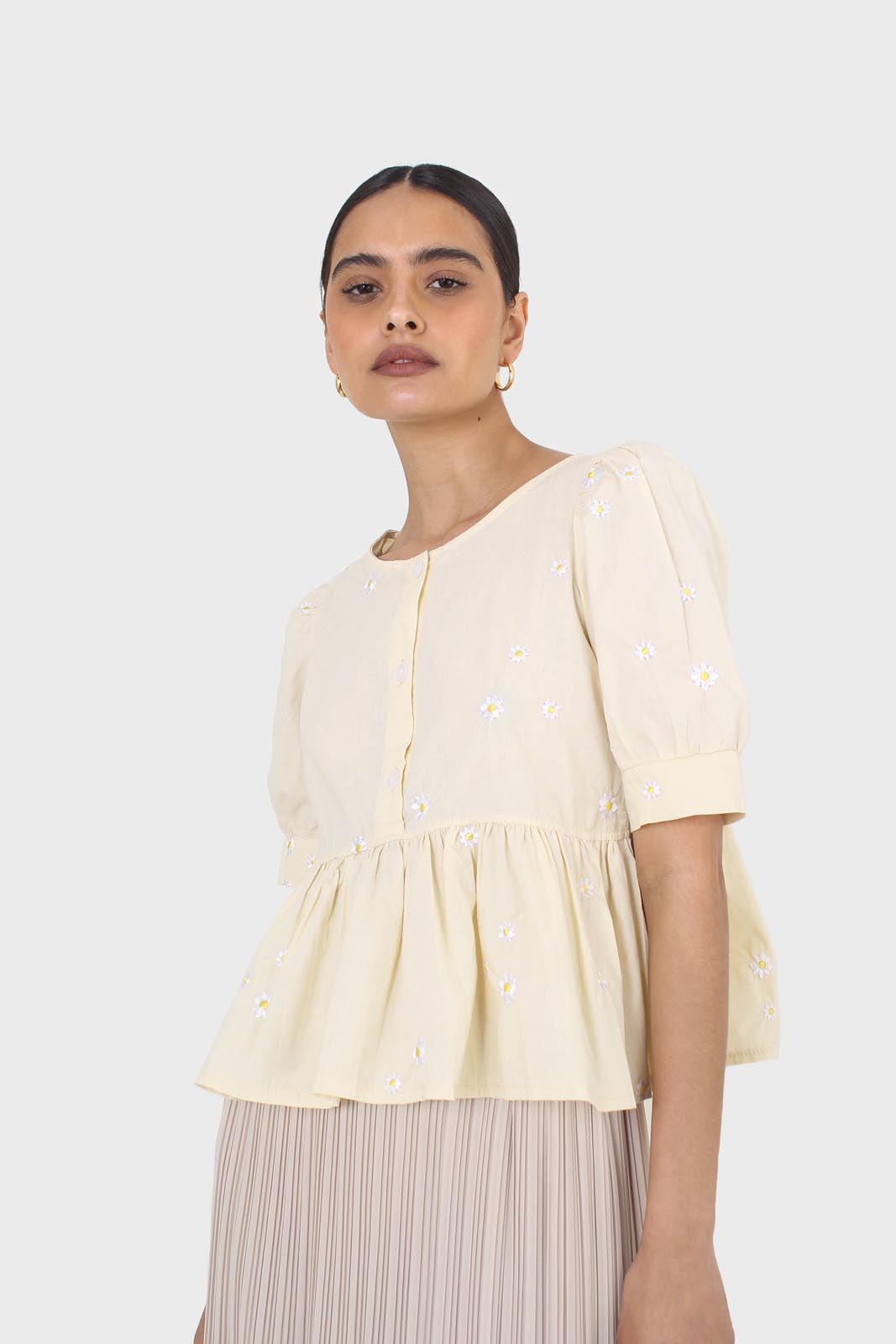 Yellow embroidered daisies peplum blouse_8
