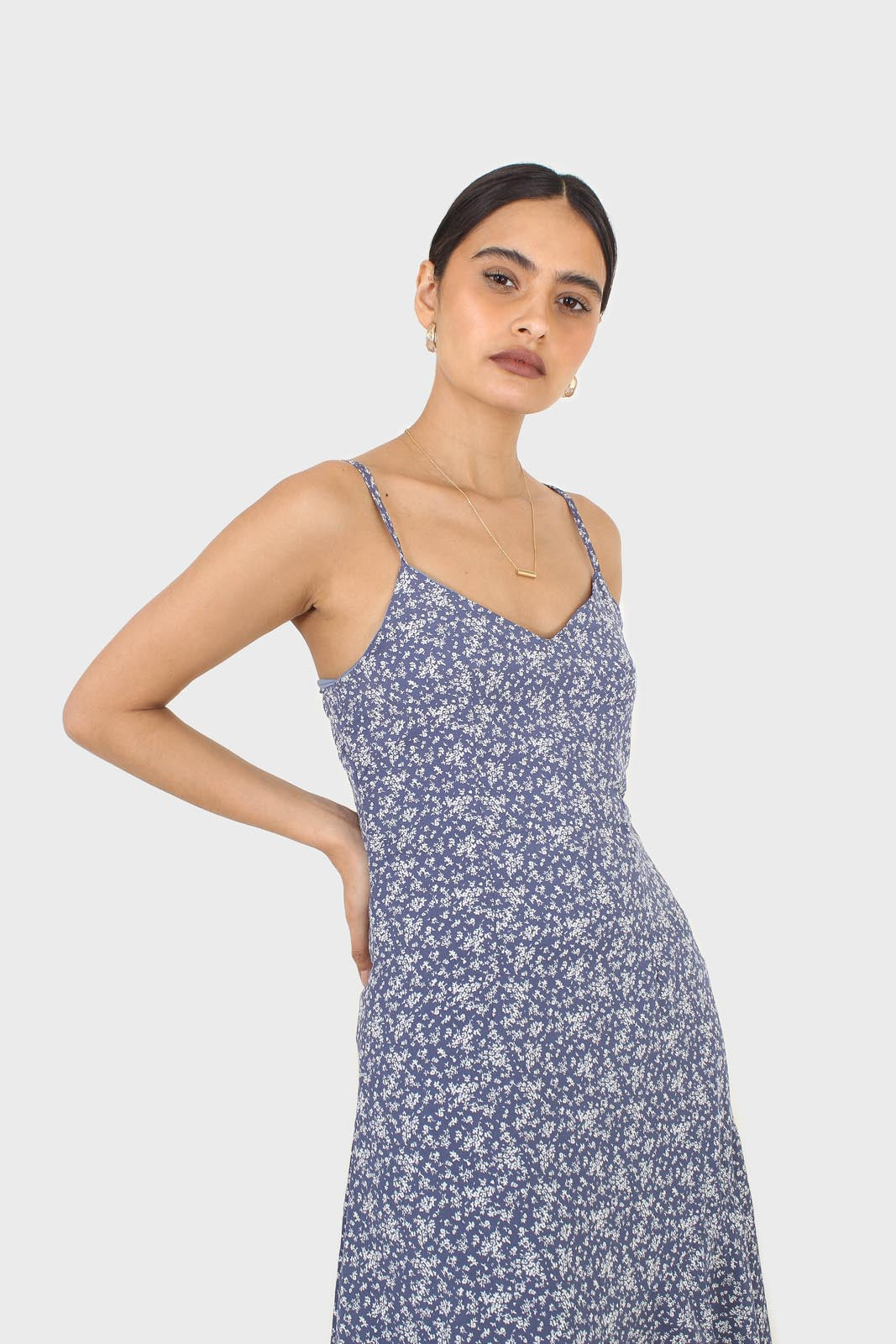 Blue floral spaghetti strap midi dress_5