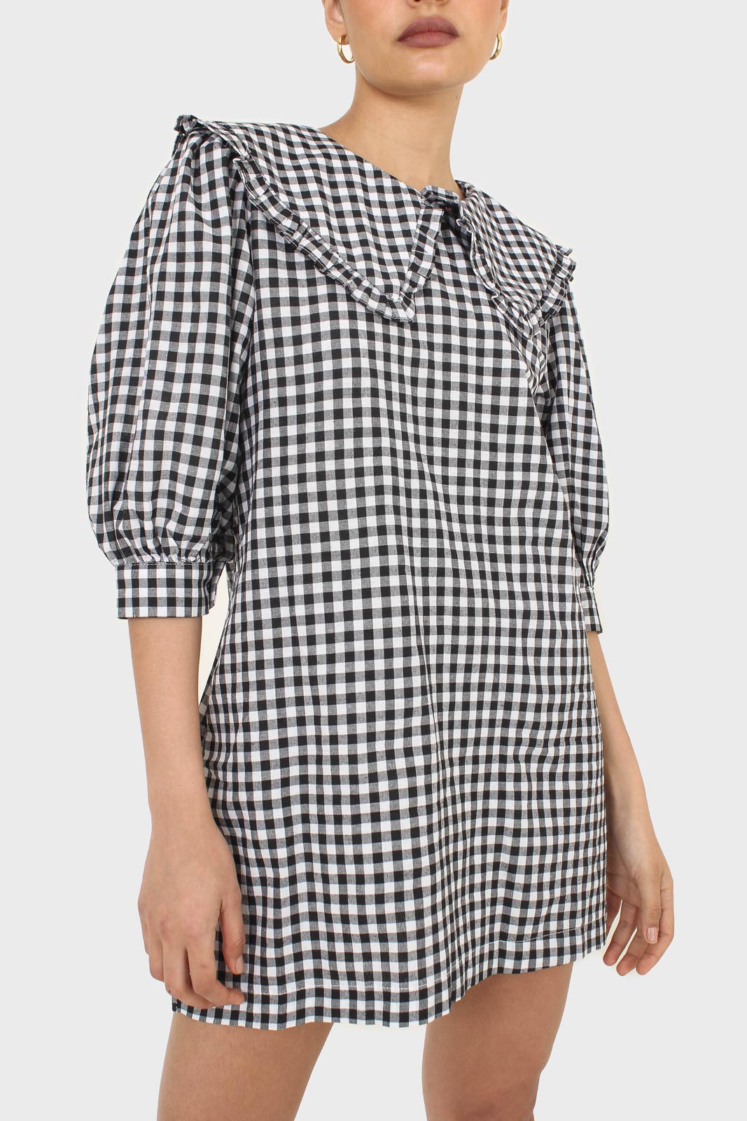 Black and ivory gingham large collar mini dress_11