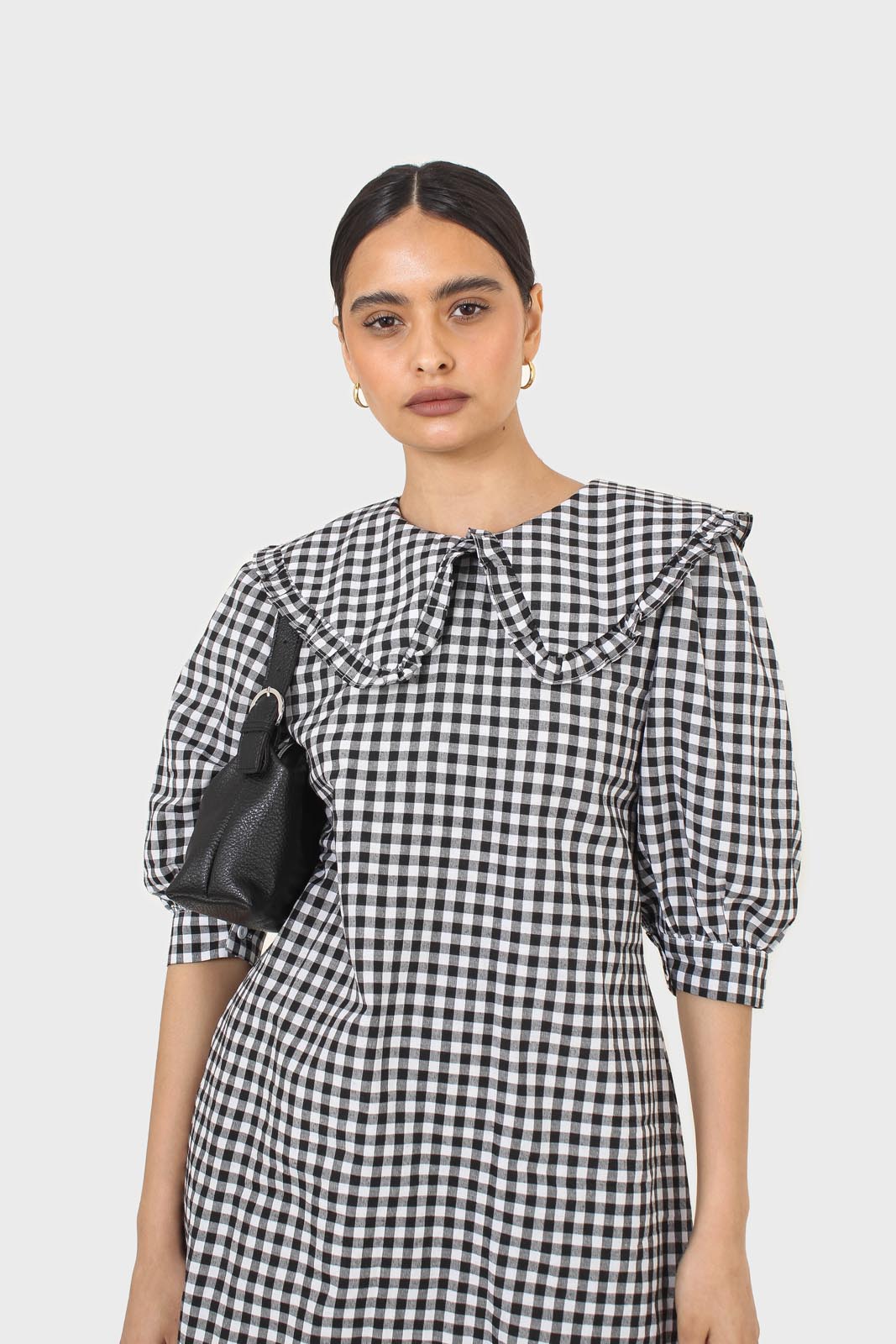Black and ivory gingham large collar mini dress_8
