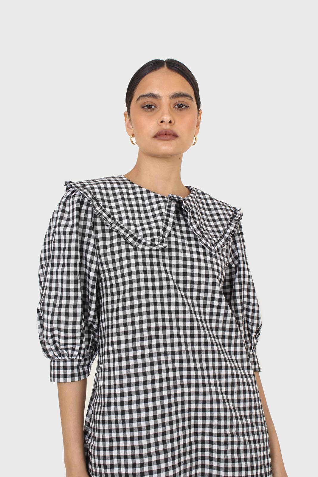 Black and ivory gingham large collar mini dress_9