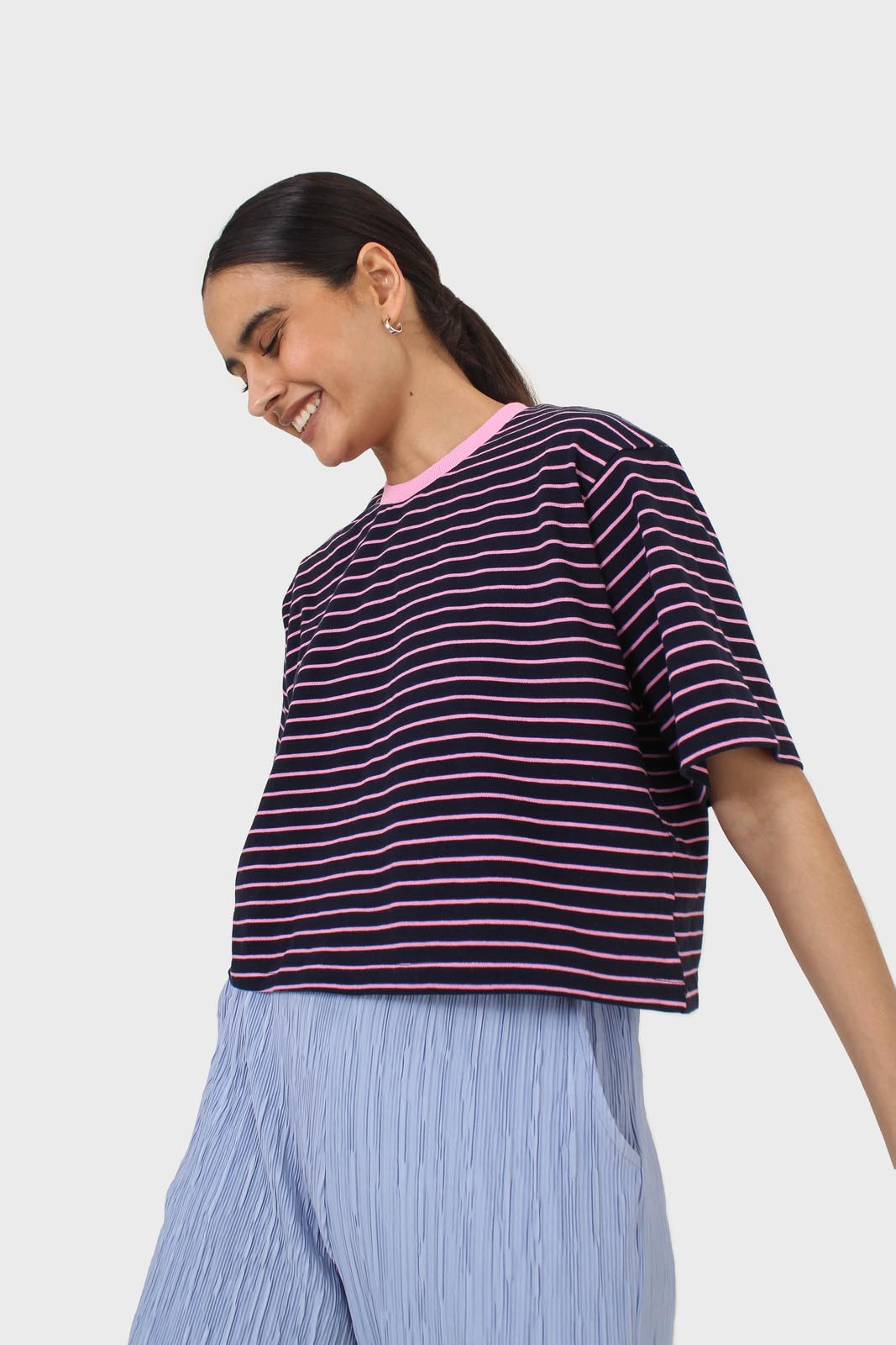 Pink and navy striped contrast binding cropped tee_4