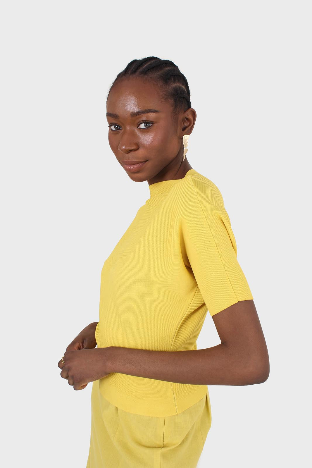 Mustard horizontal rib short sleeved knit top_9